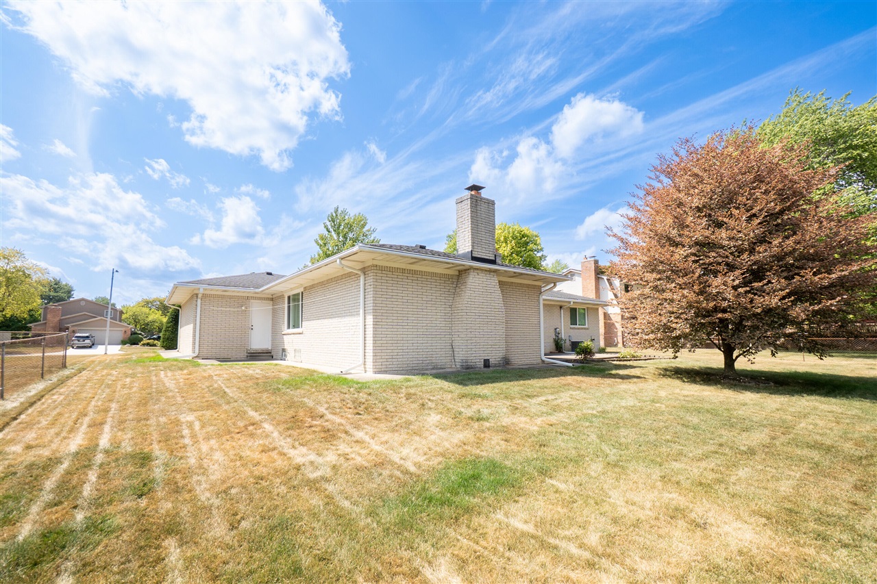 main property photo 41