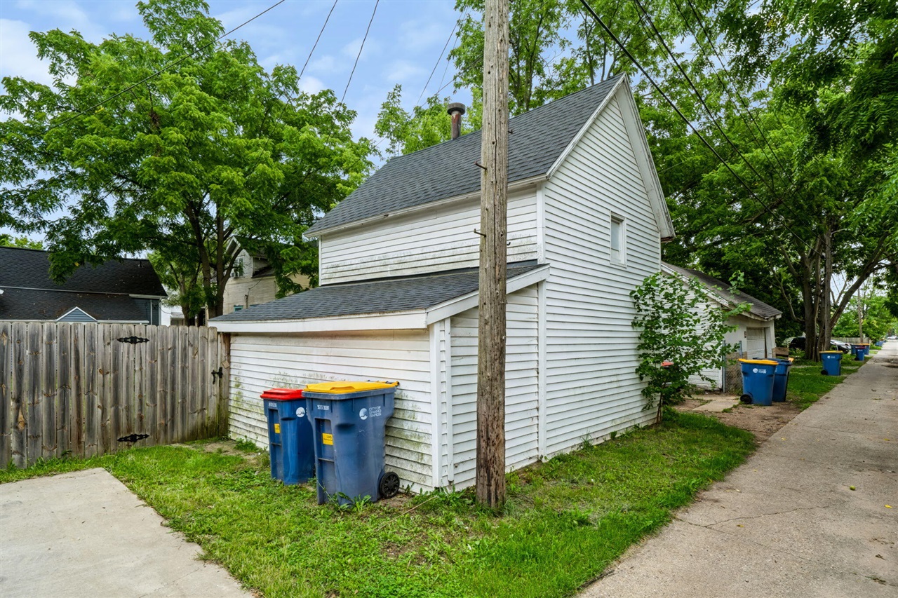 main property photo 41