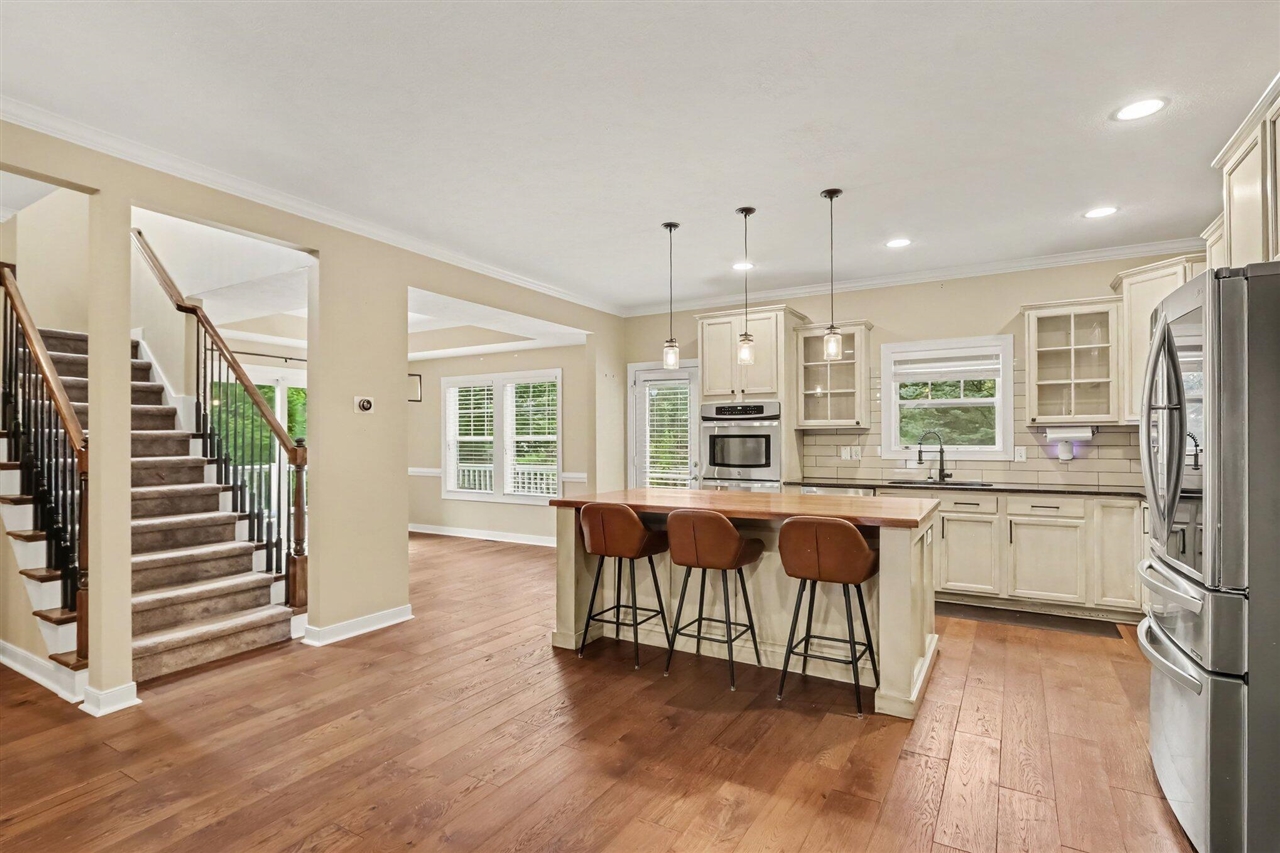 main property photo 5
