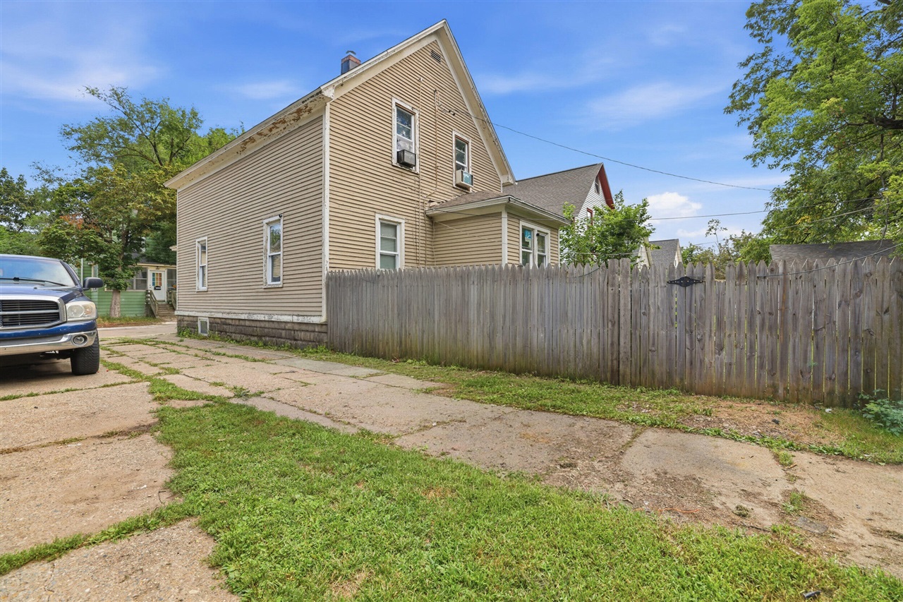 main property photo 4