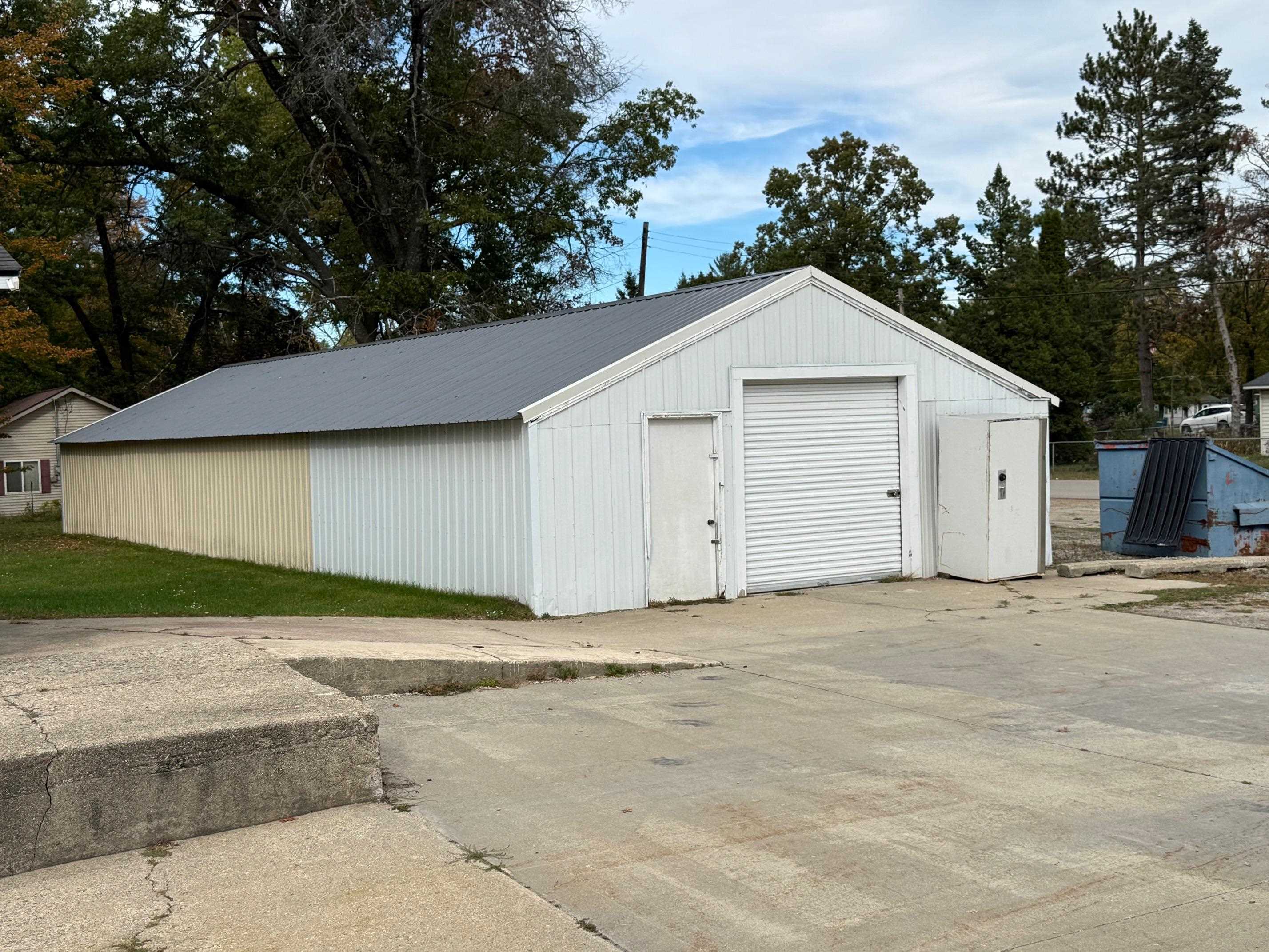 main property photo 39