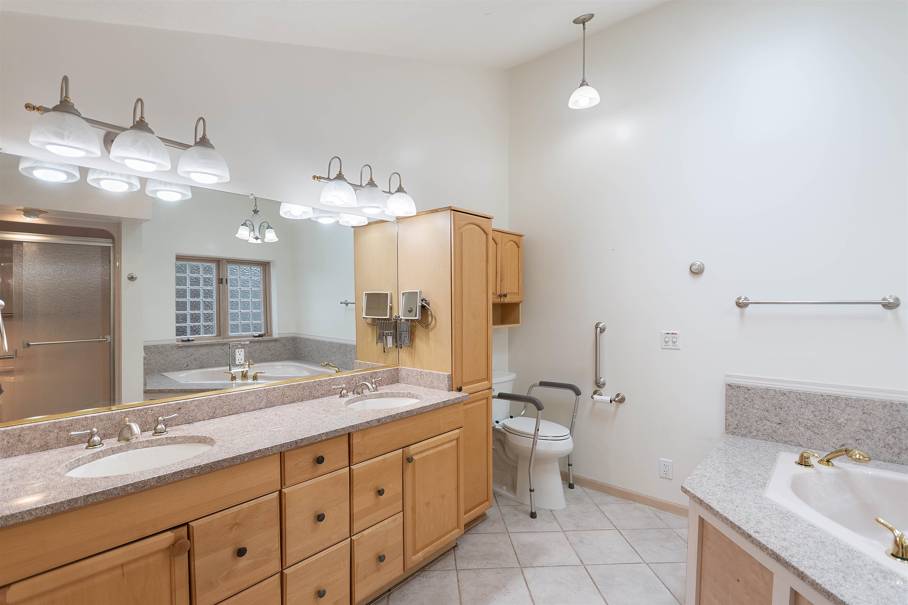 main property photo 36