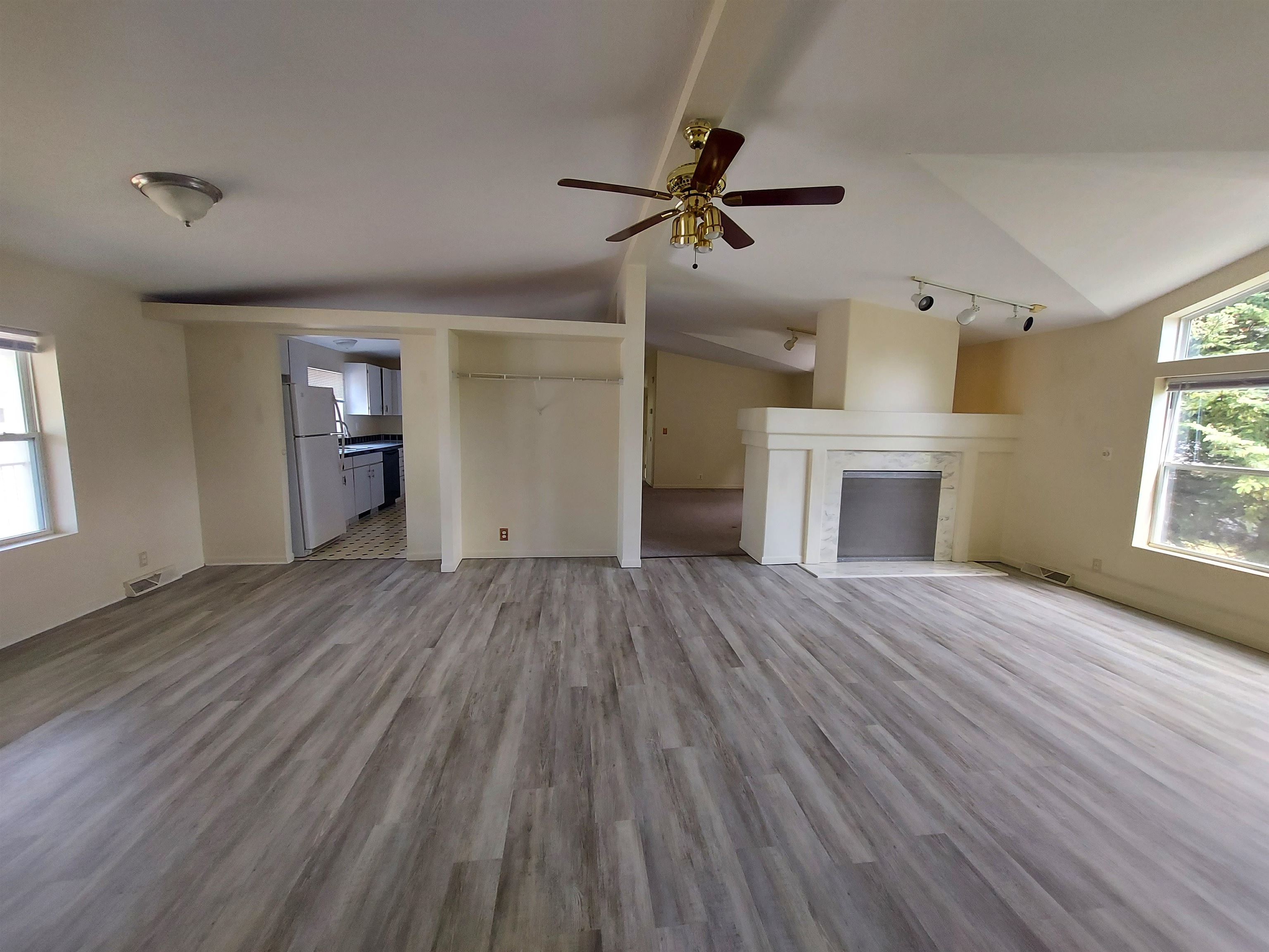 property viewer photo 8