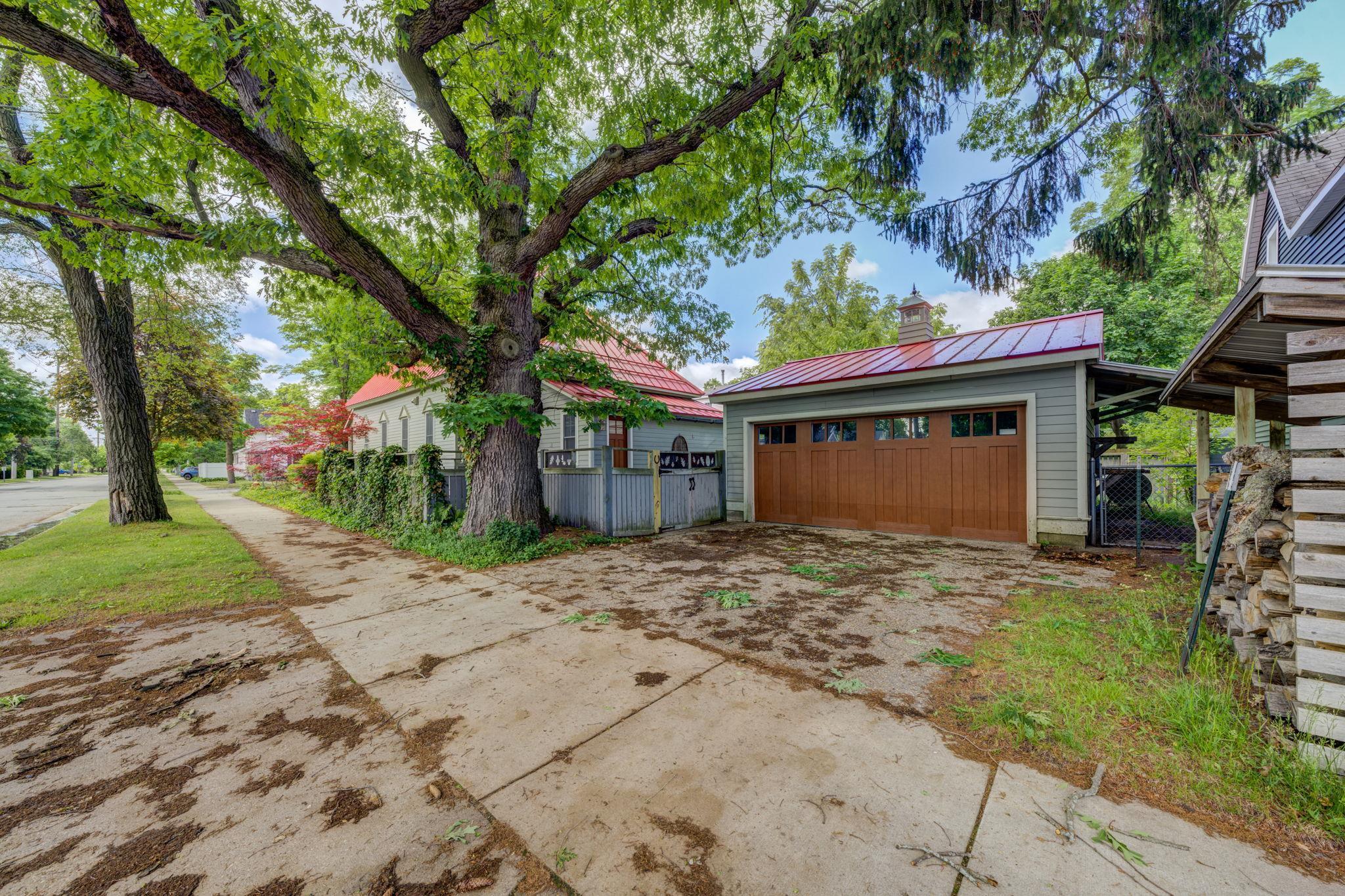 main property photo 20