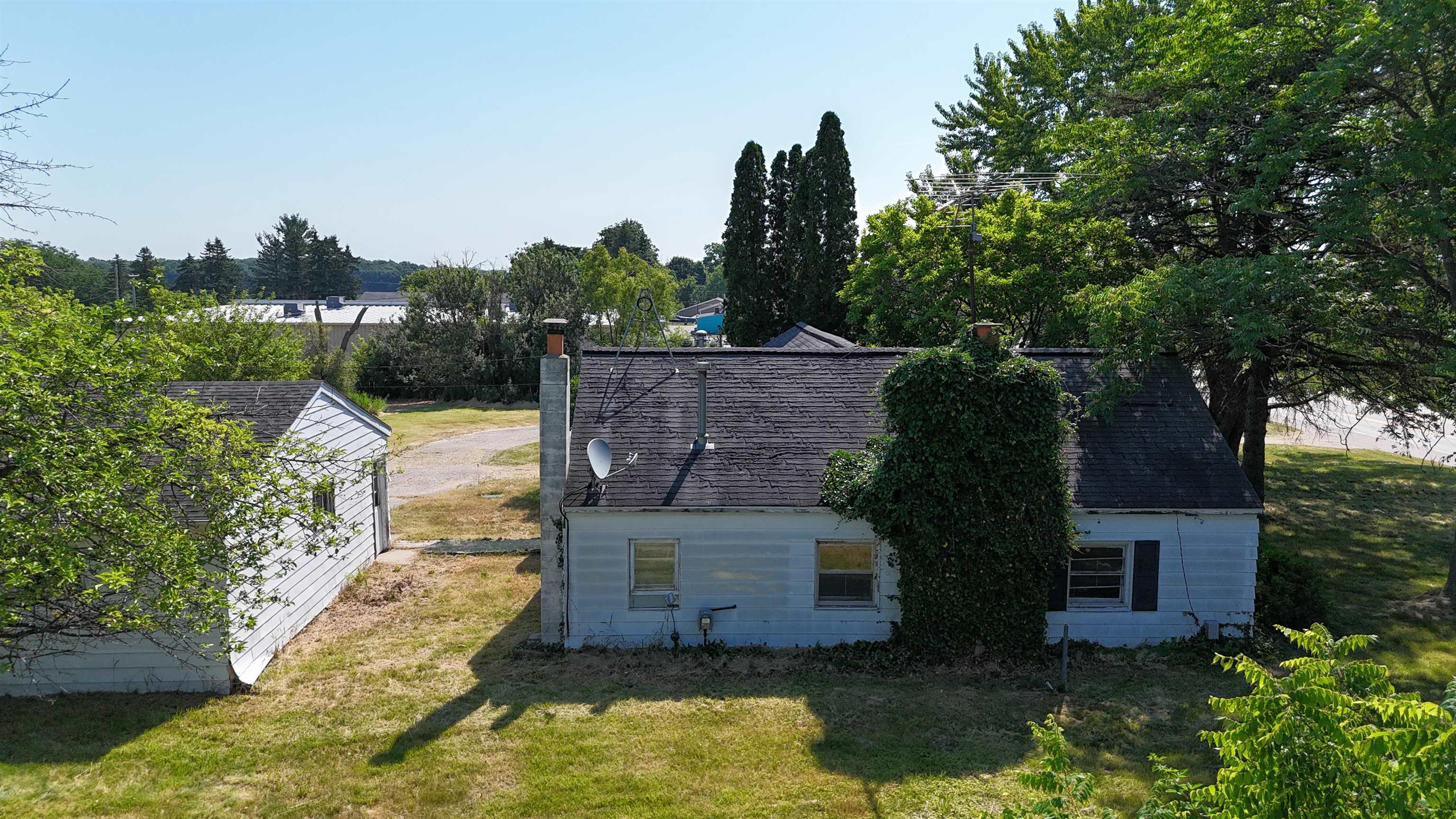 main property photo 10