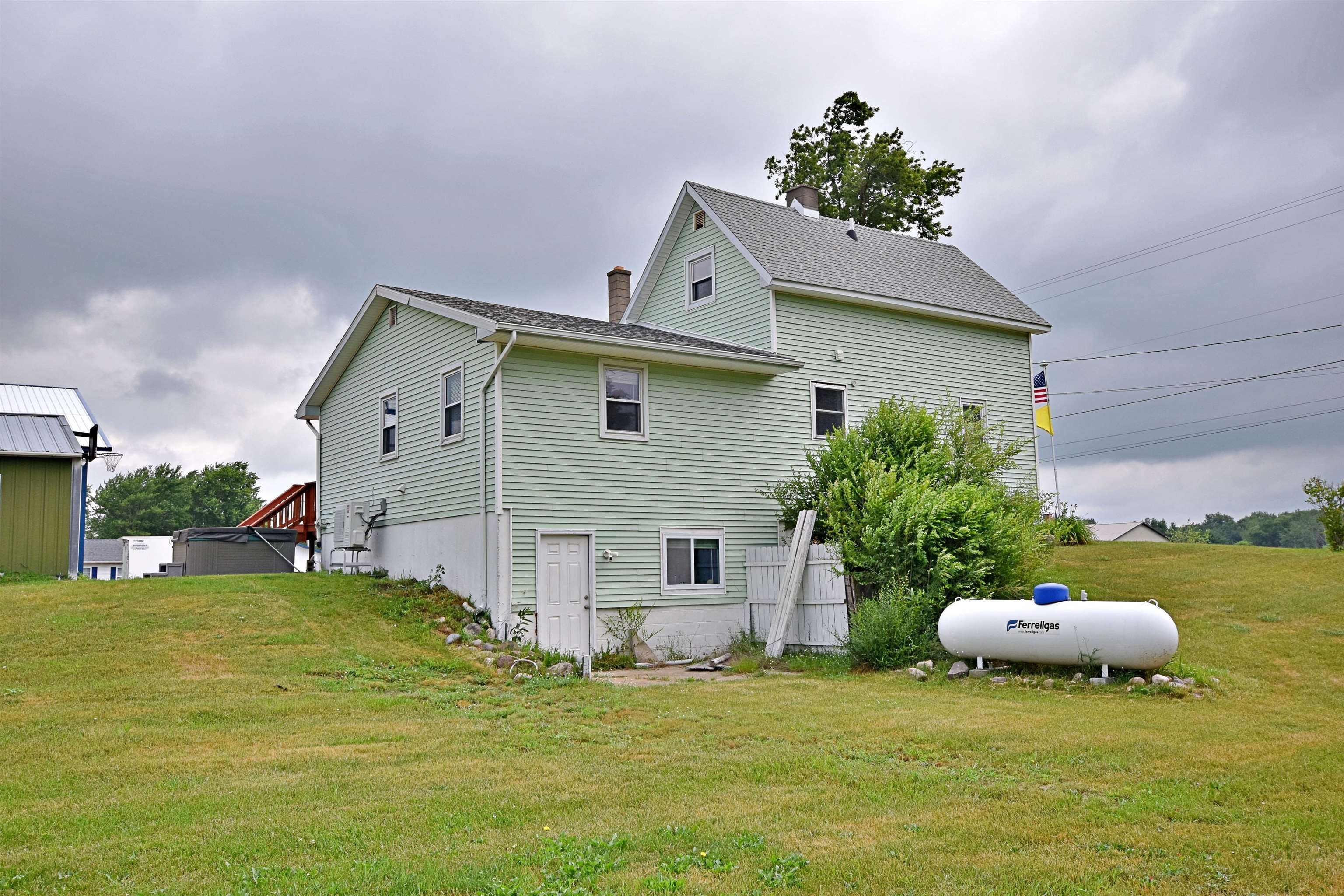 main property photo 37