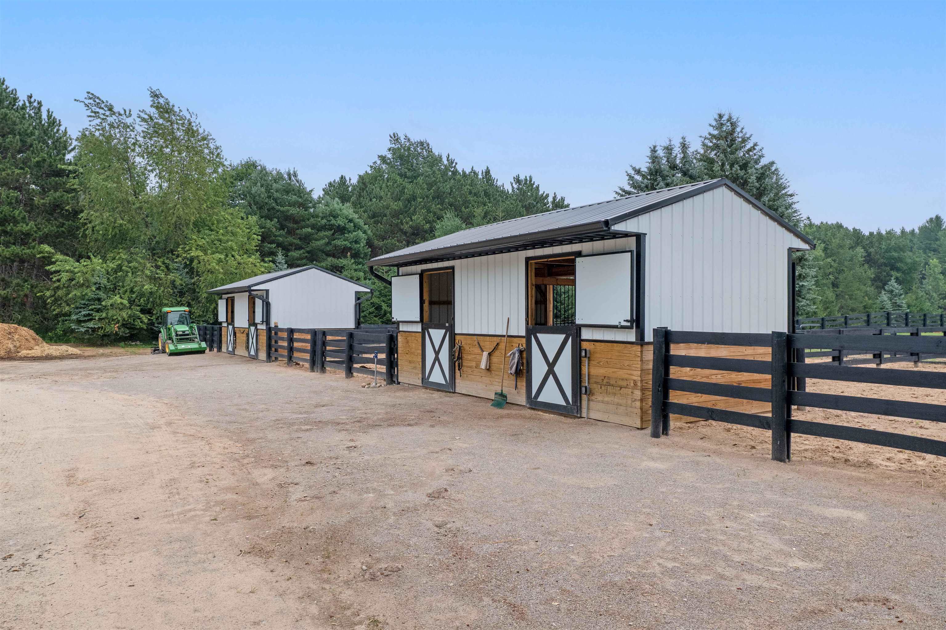 main property photo 35