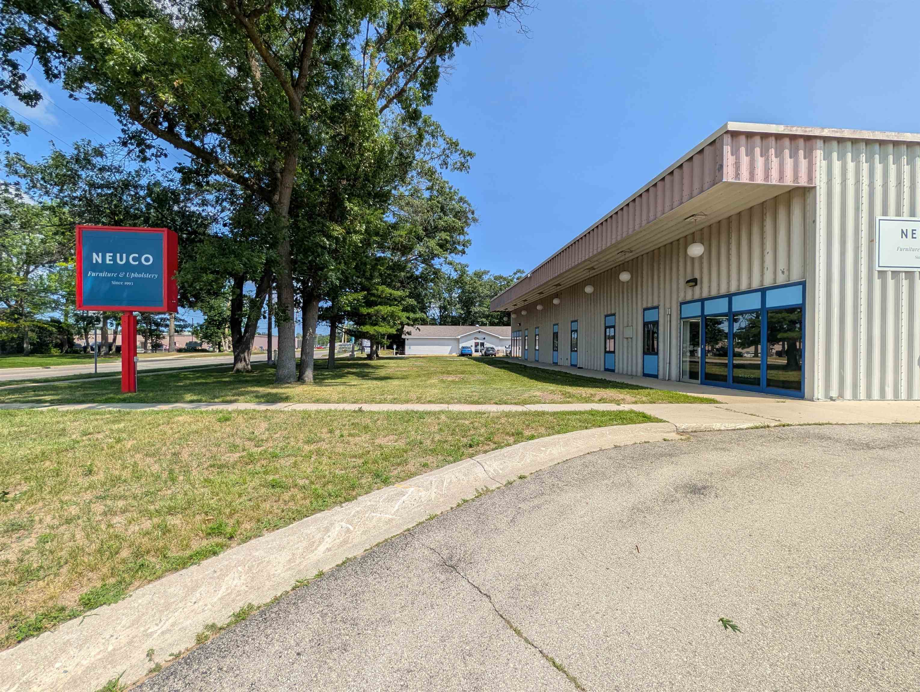 main property photo 32