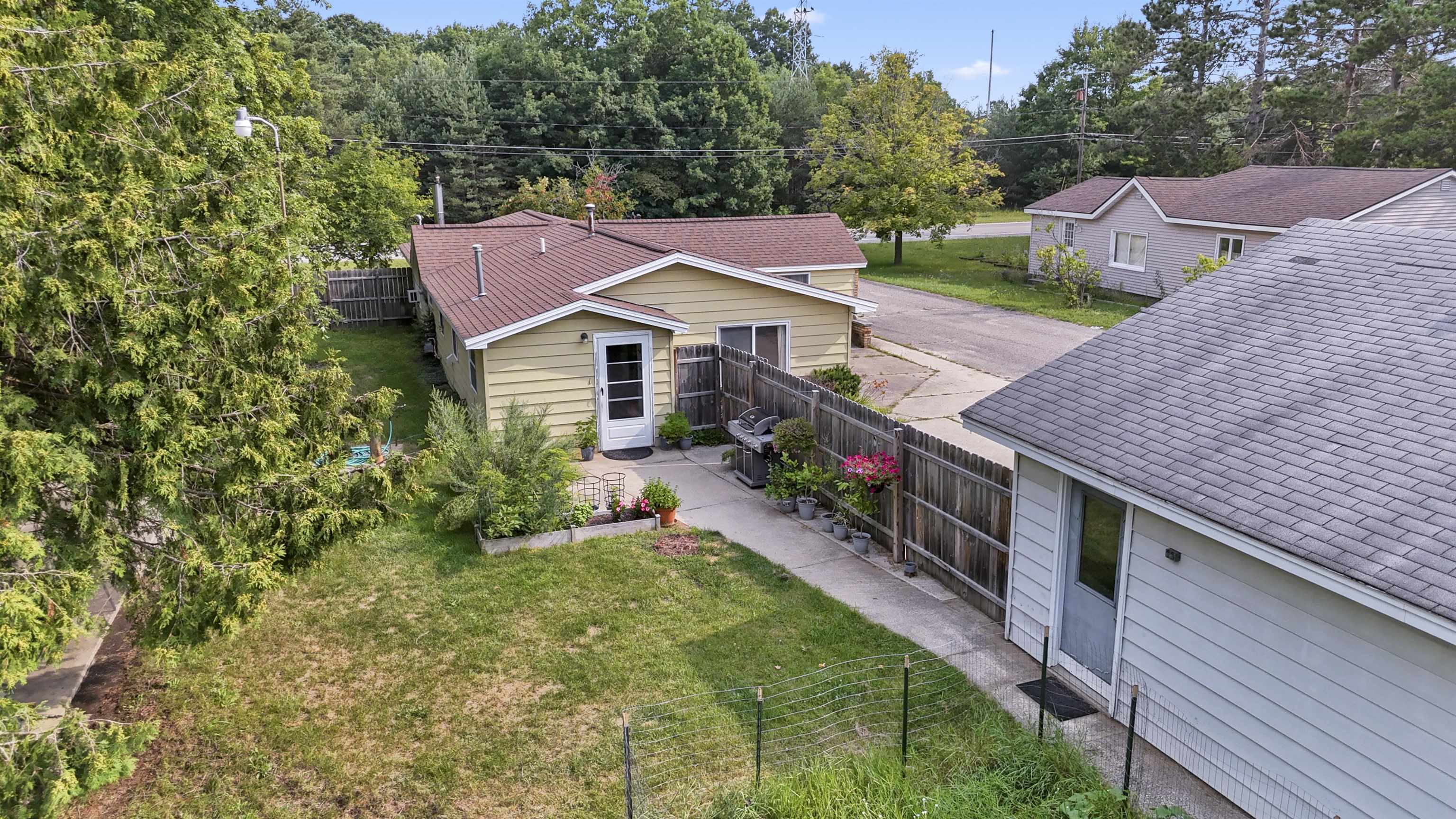 main property photo 51