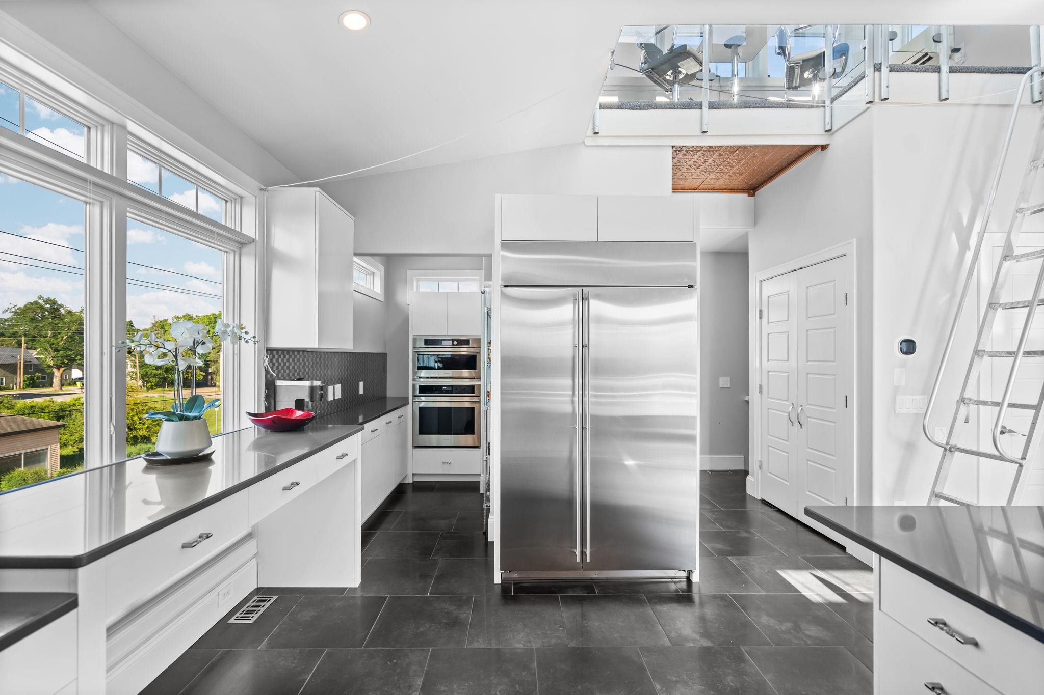 main property photo 50
