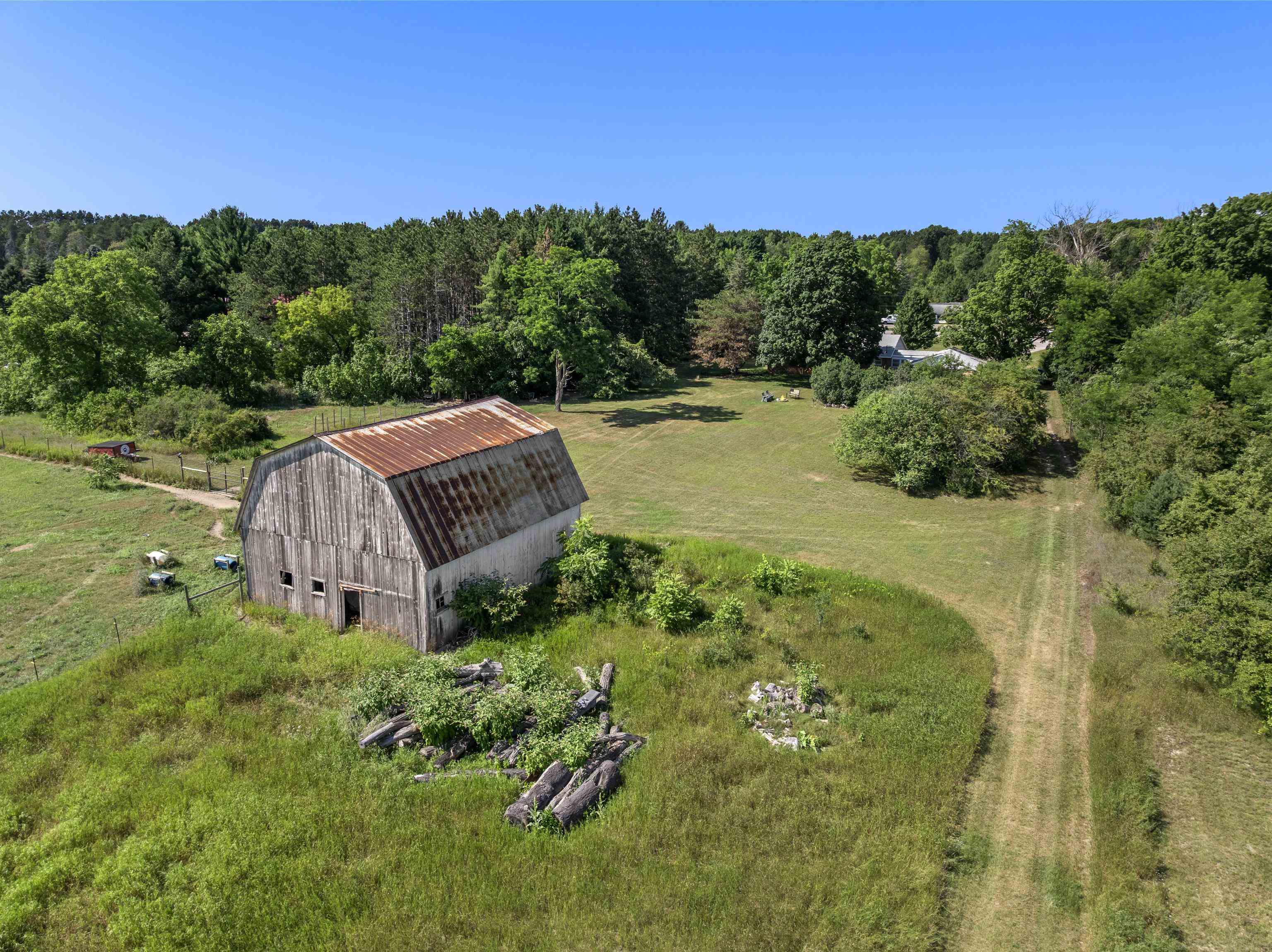 main property photo 16
