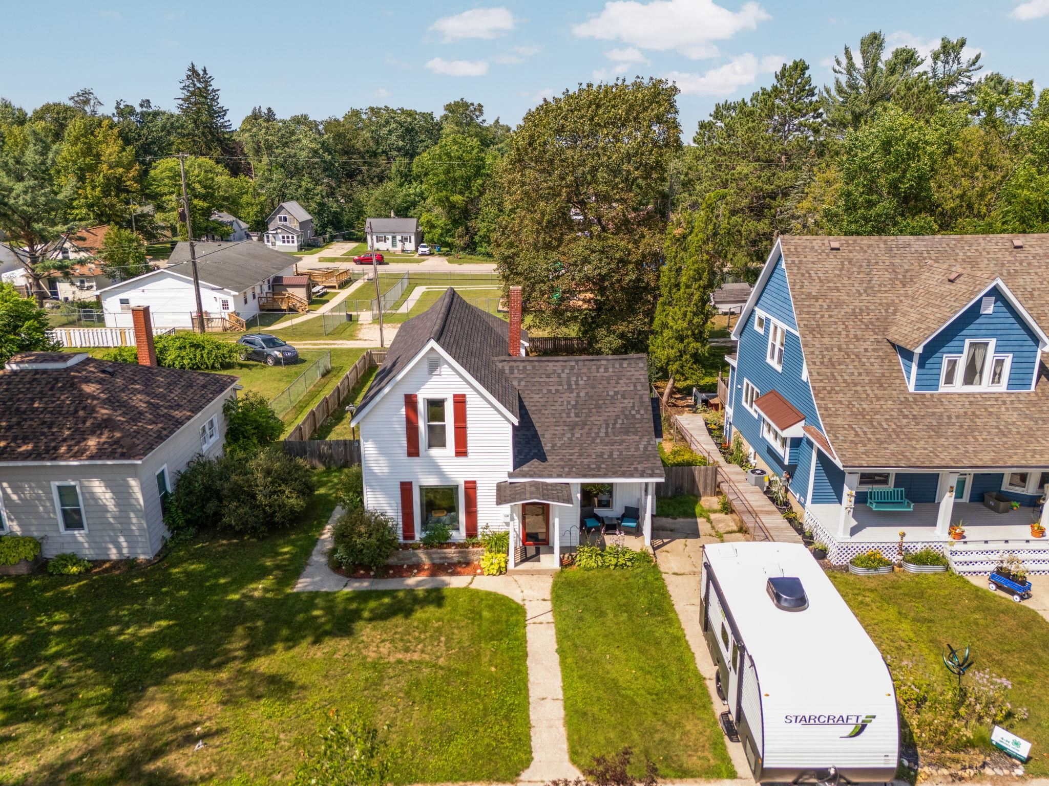 main property photo 32
