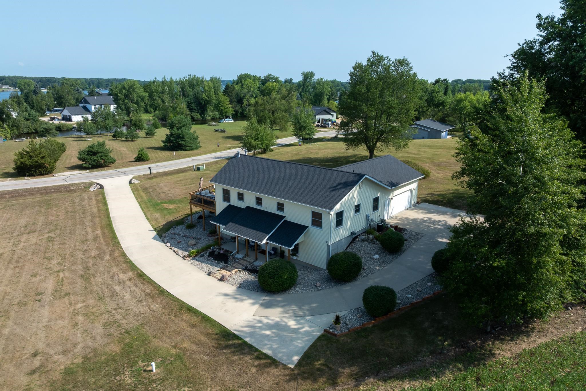 main property photo 11