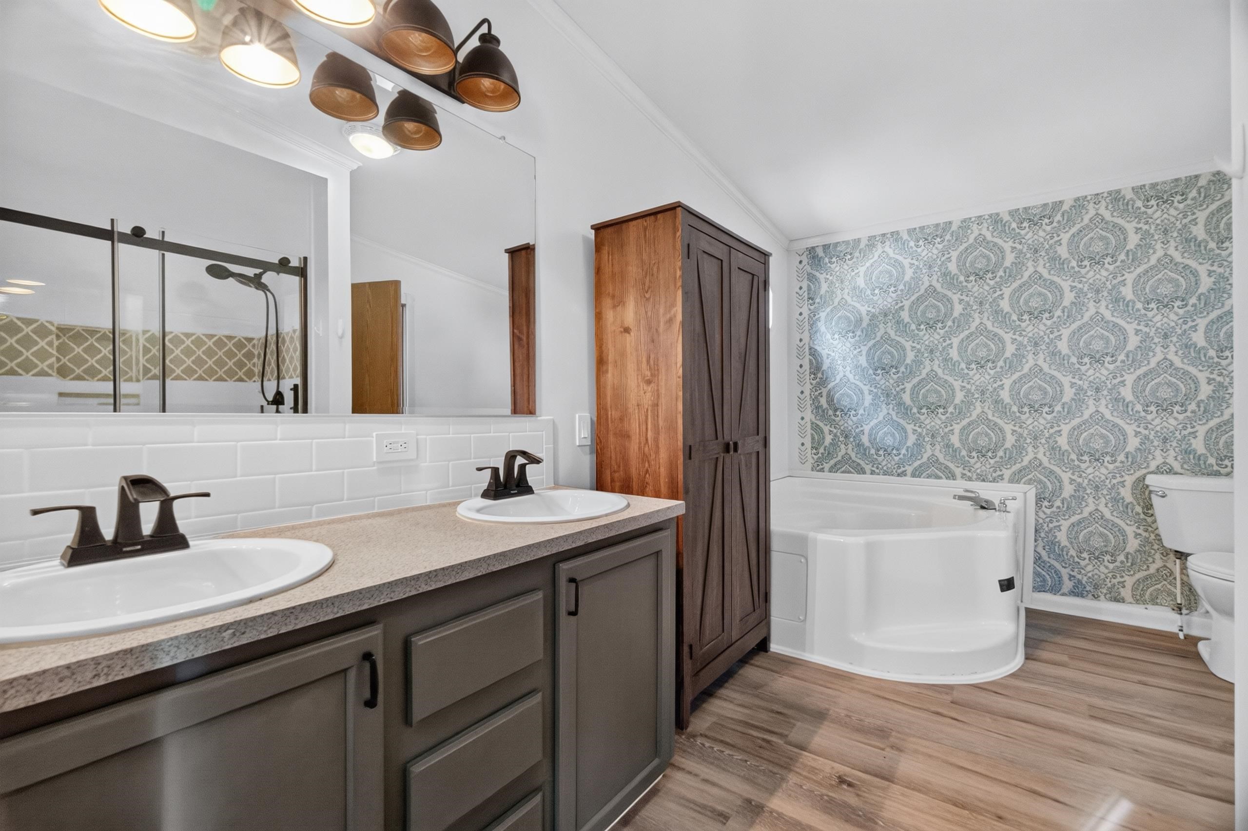main property photo 18