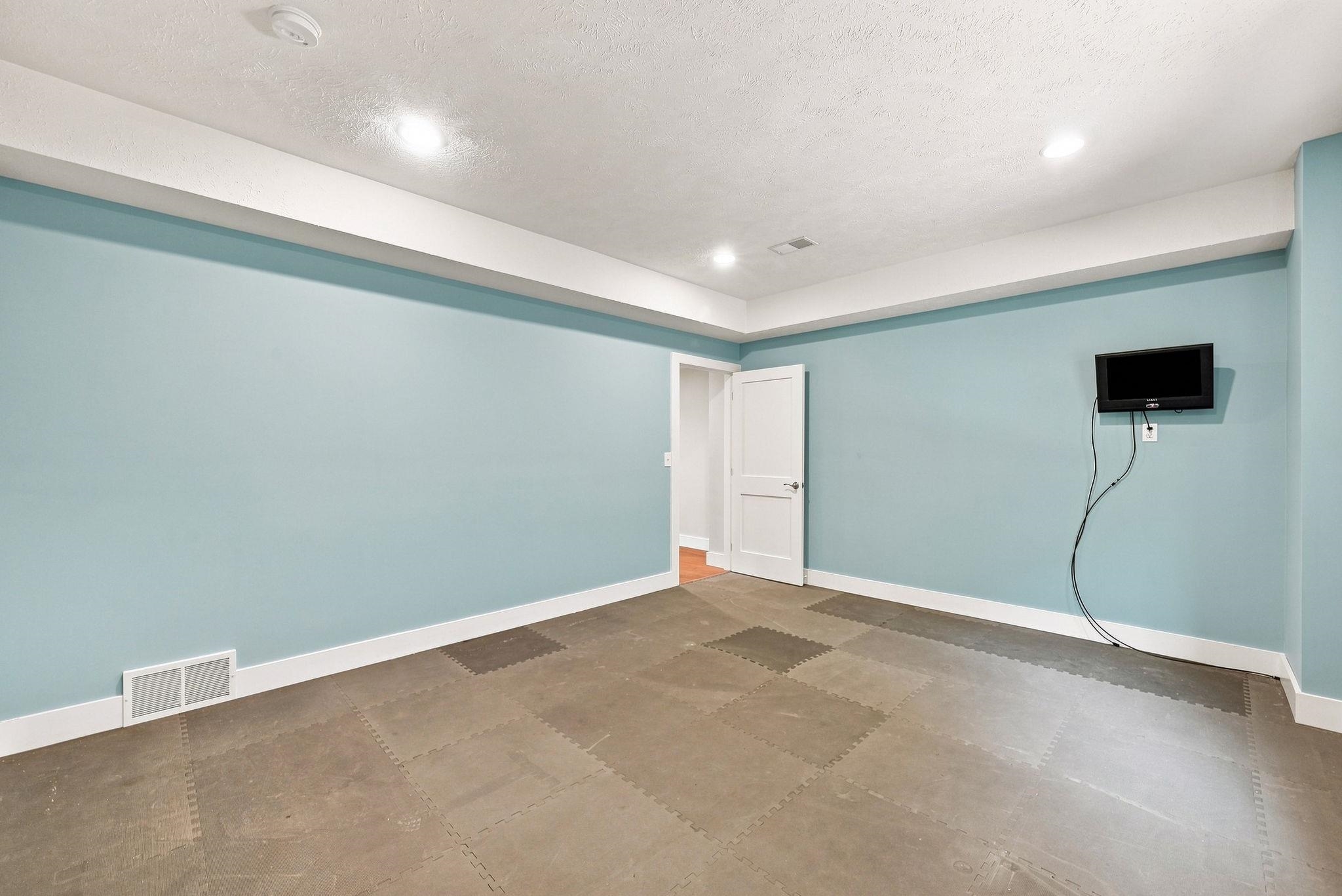 main property photo 75
