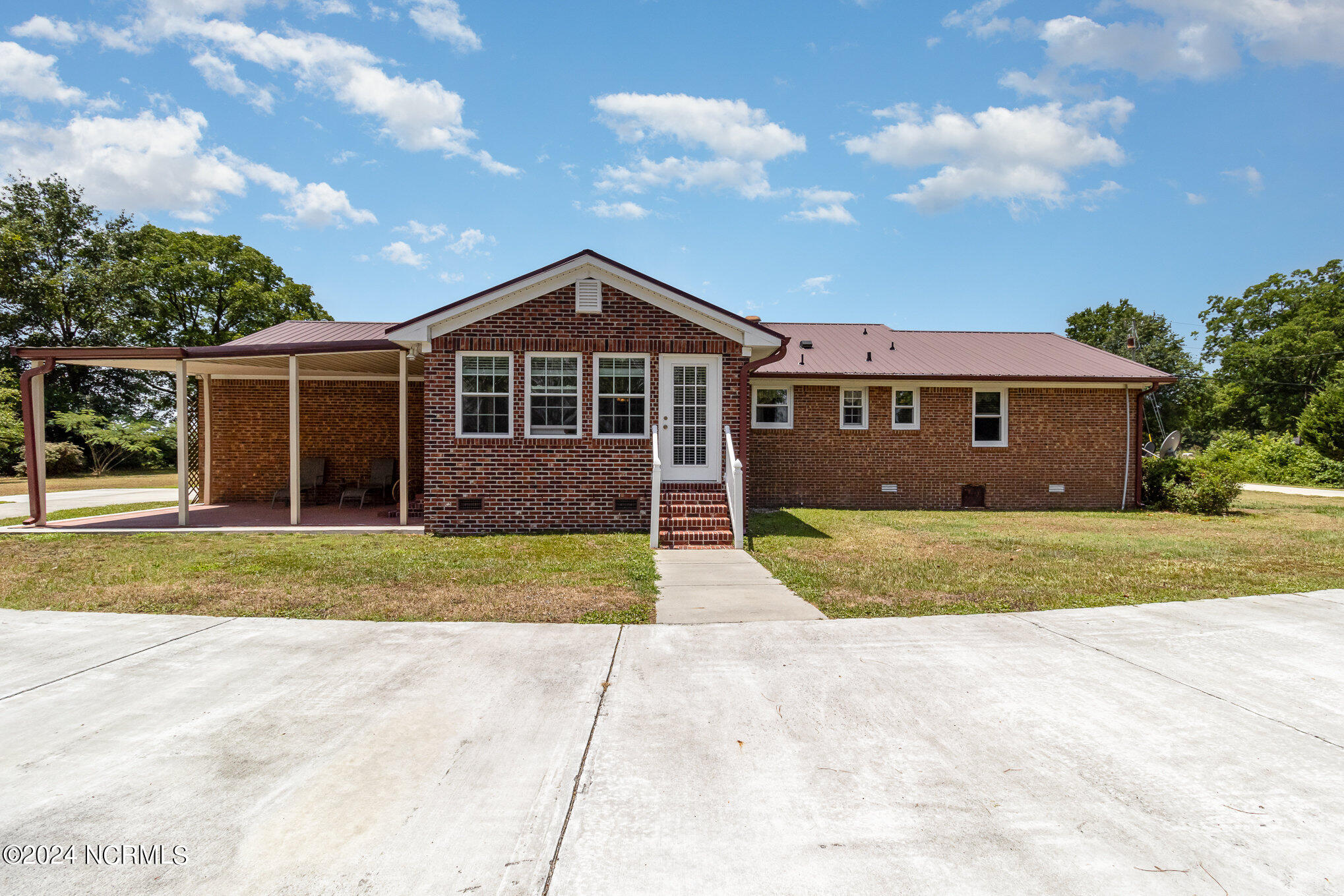 main property photo 29
