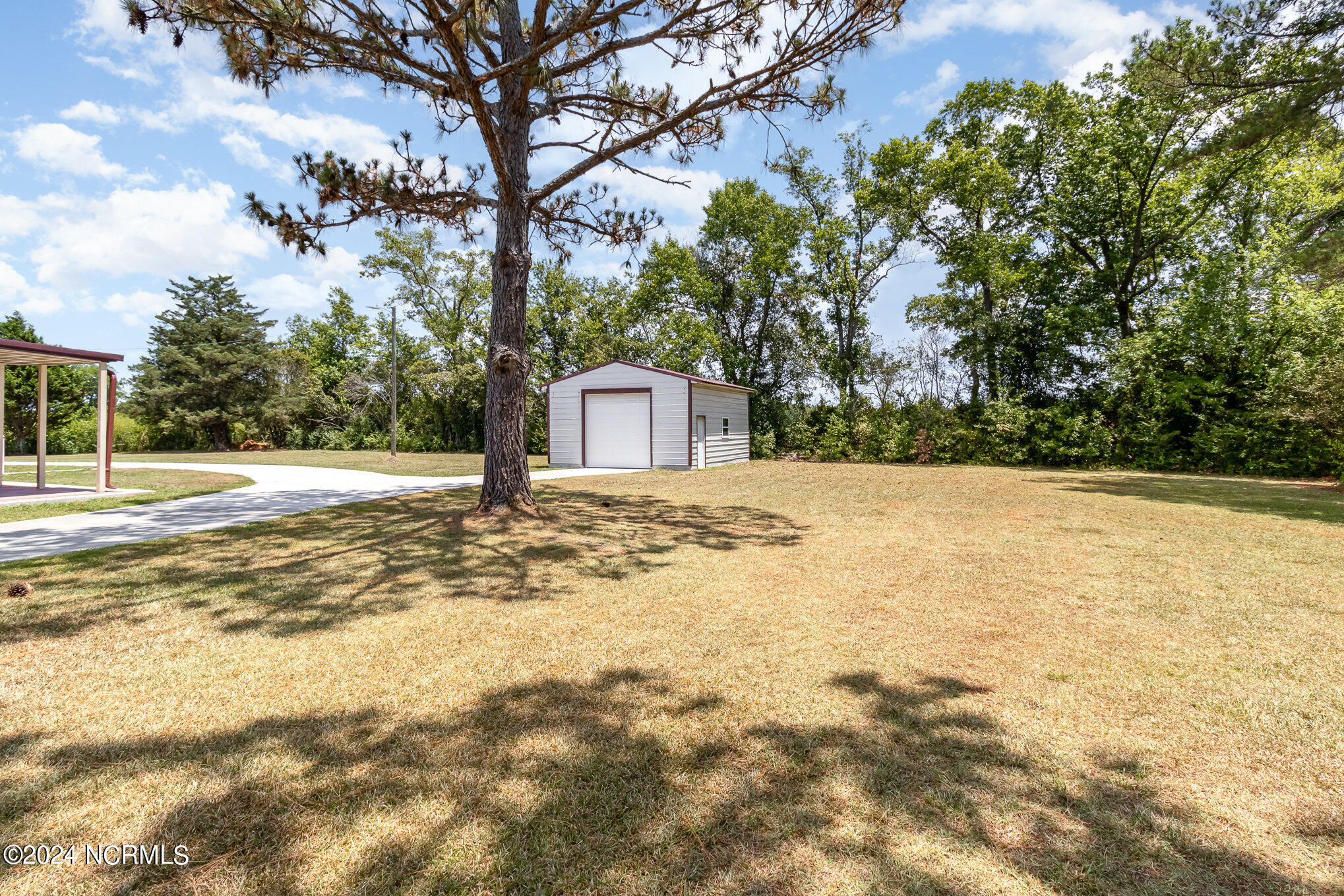 main property photo 30