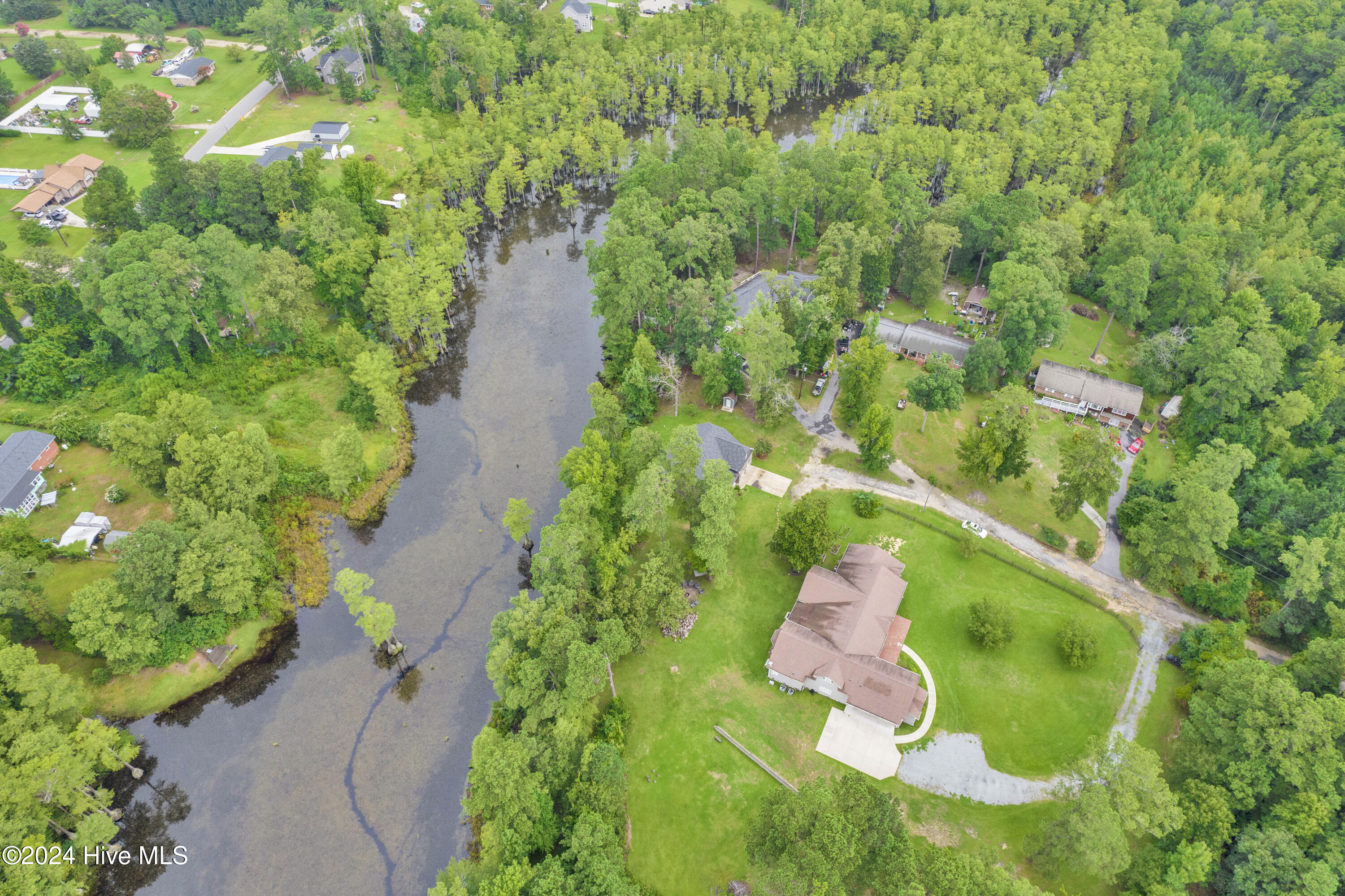 main property photo 40