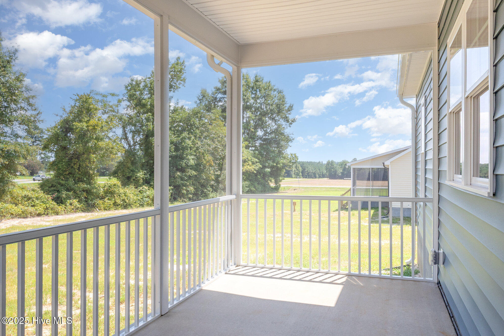 main property photo 30