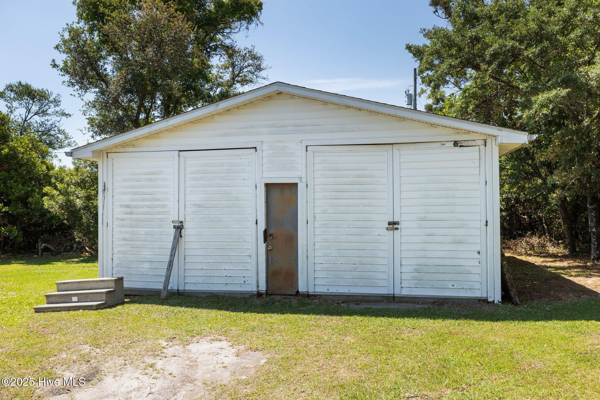 main property photo 33