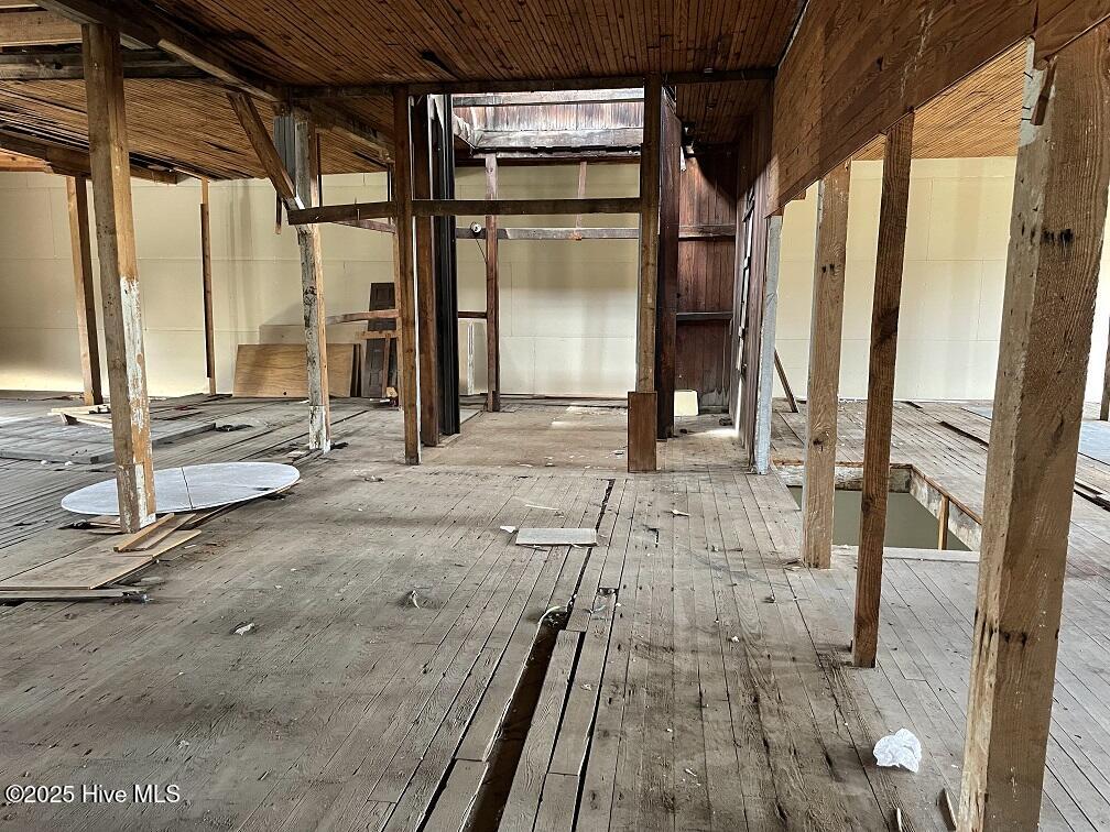 main property photo 9