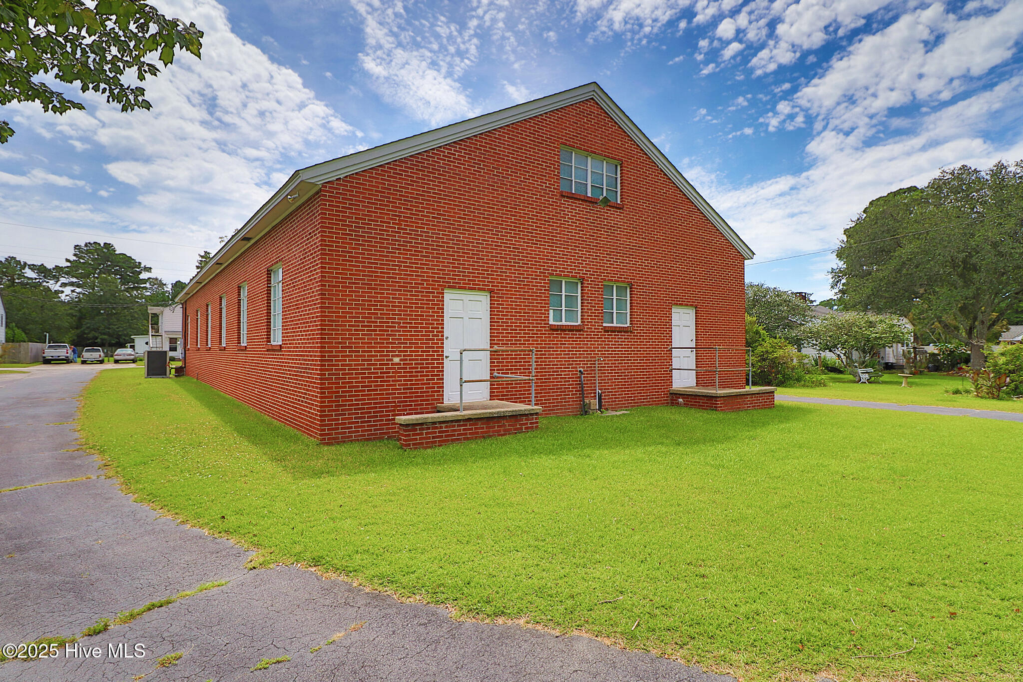 main property photo 32