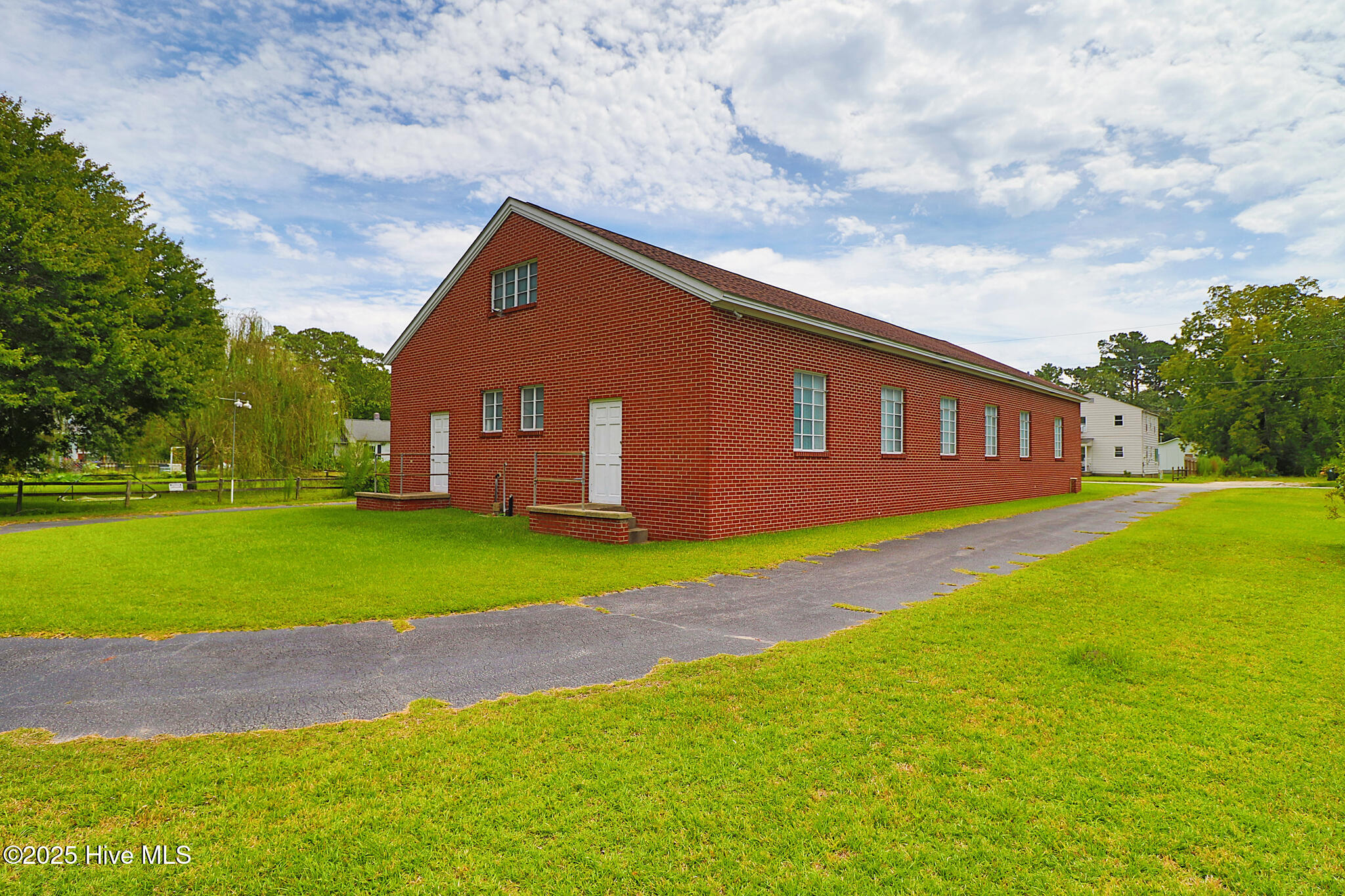 main property photo 33
