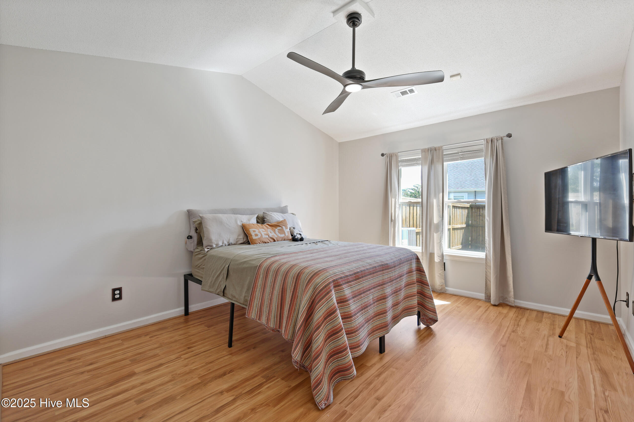 property viewer photo 16
