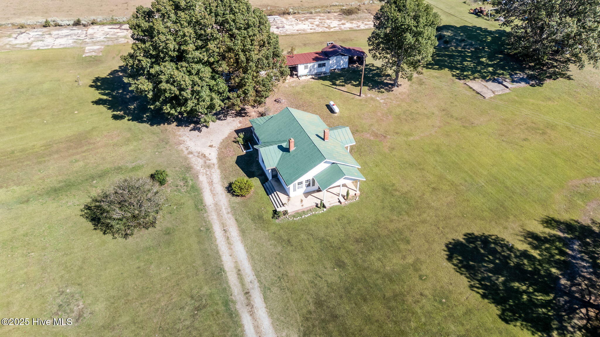 main property photo 37