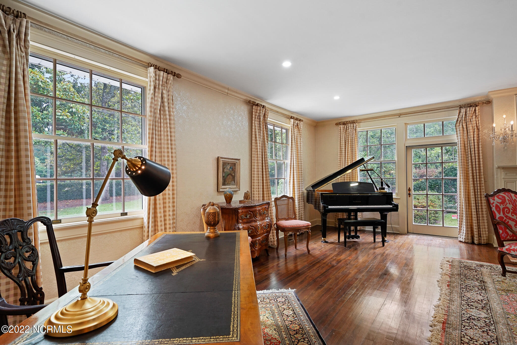 main property photo 11