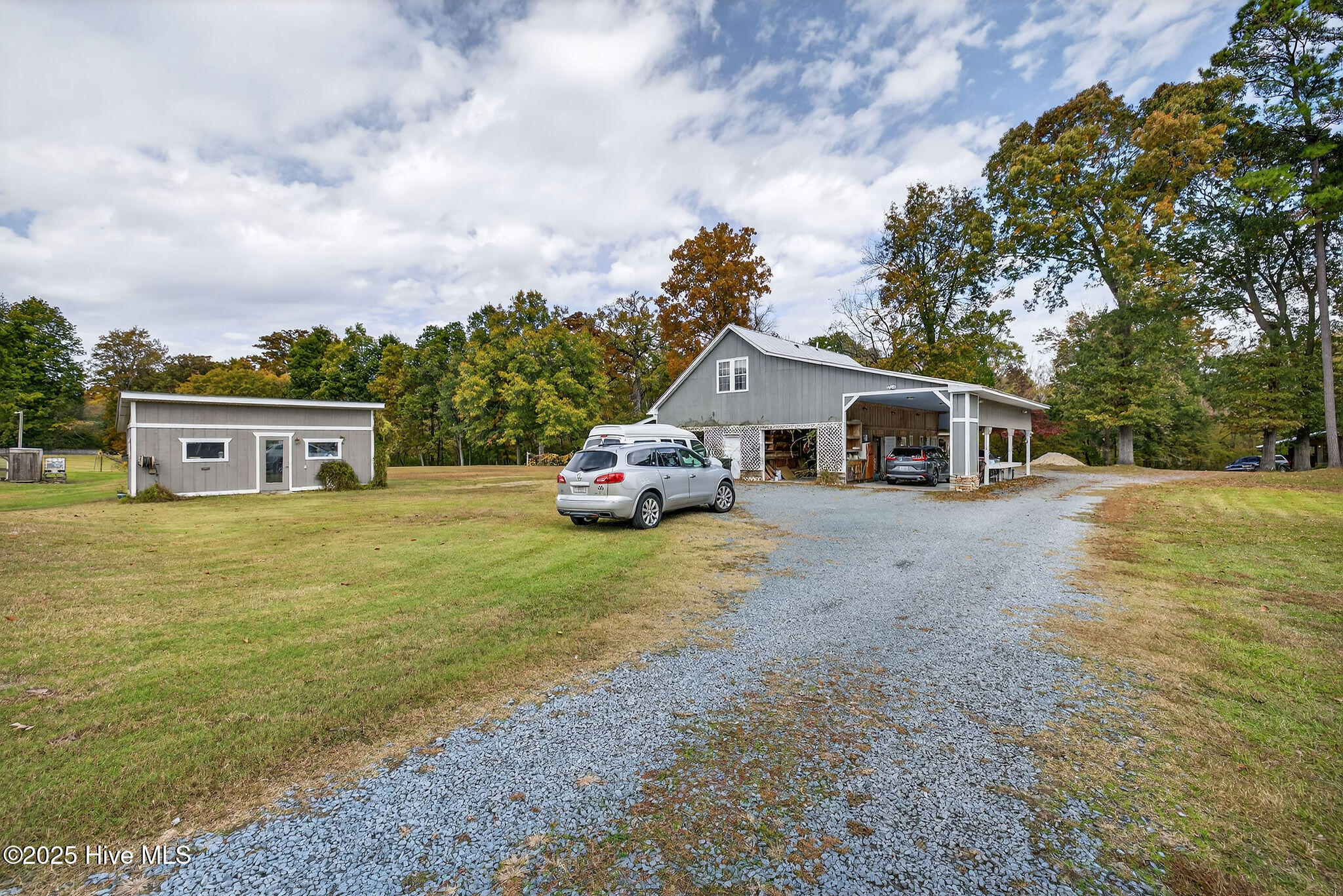 main property photo 17