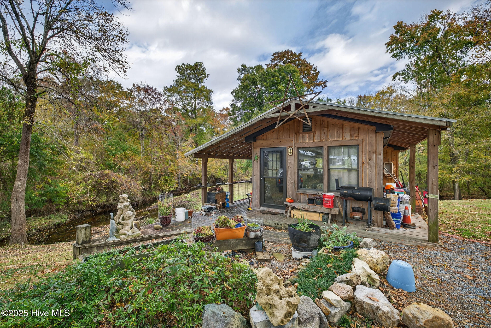 main property photo 25