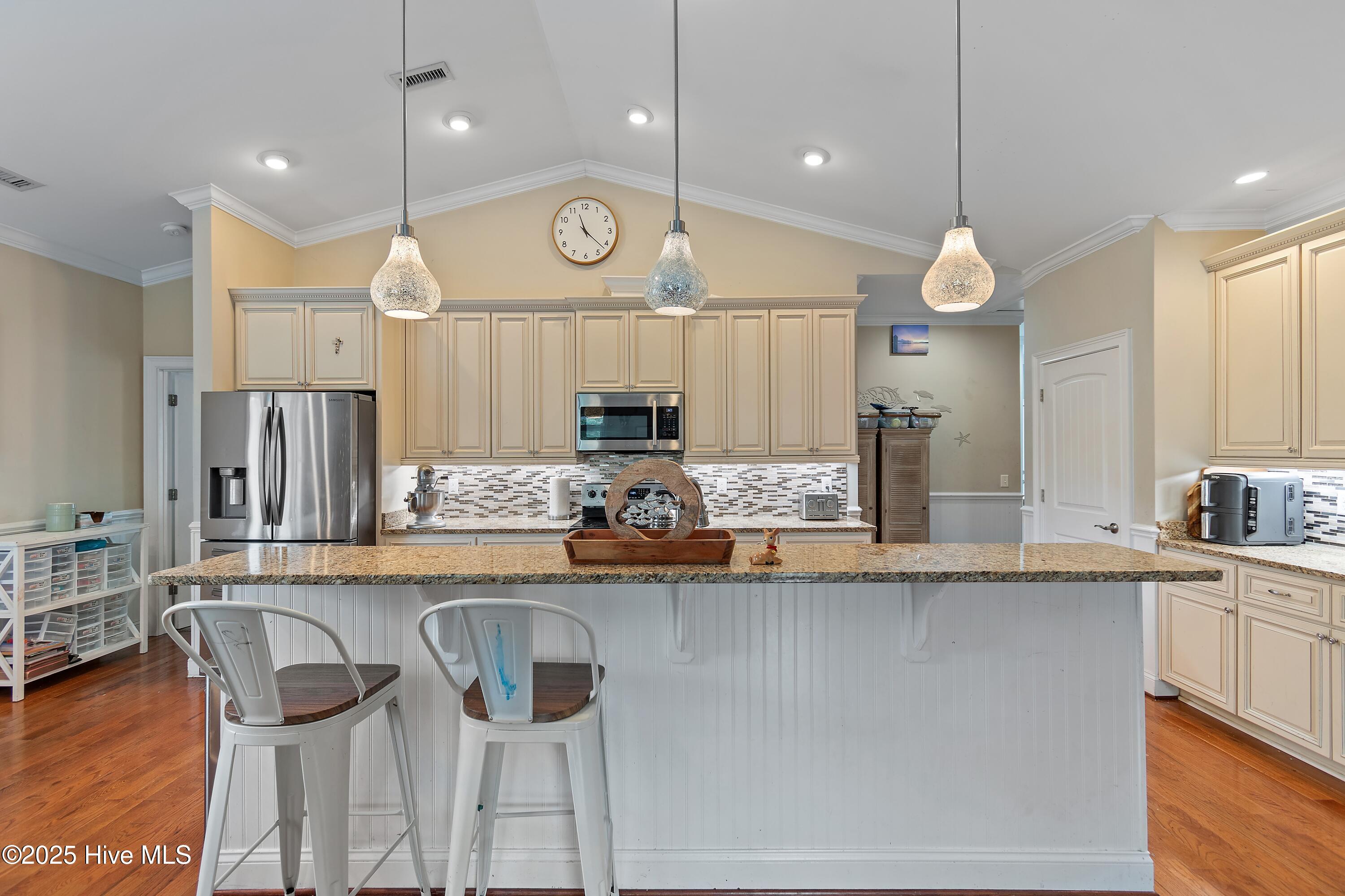 main property photo 7