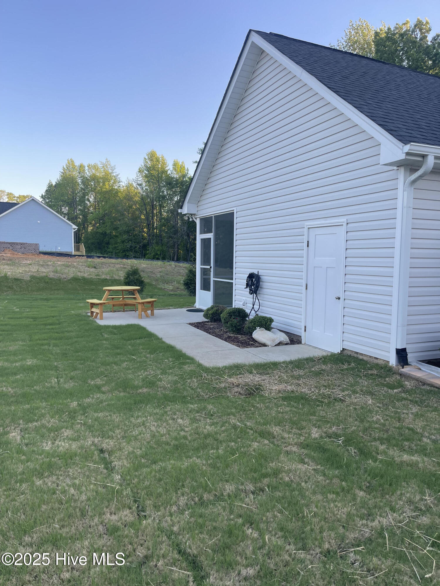 main property photo 50
