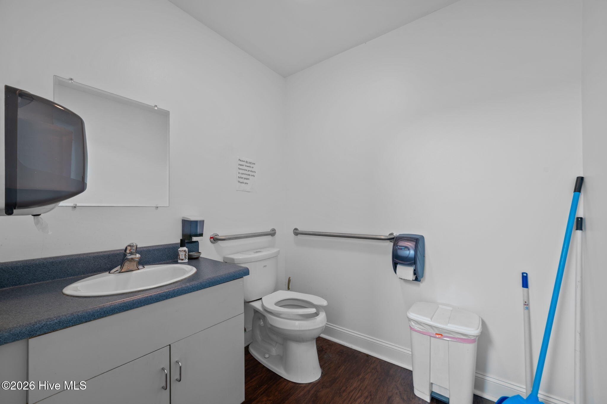 main property photo 45