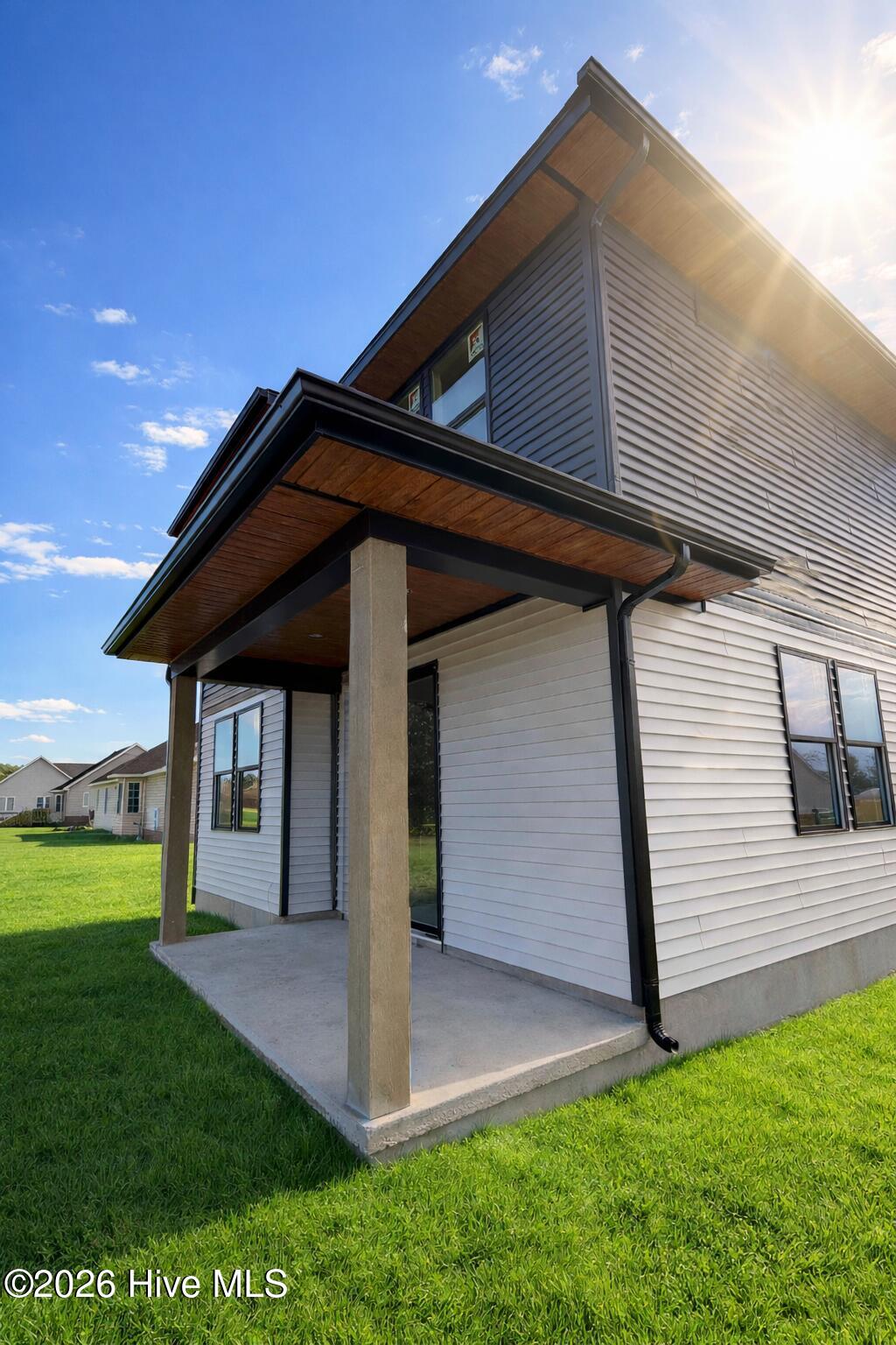 main property photo 9