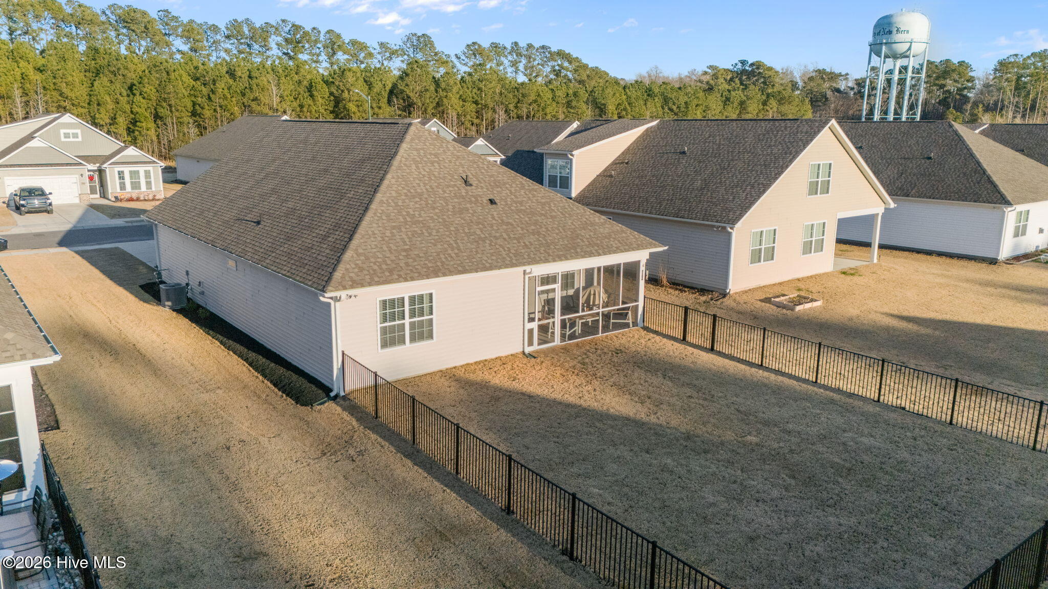 main property photo 29