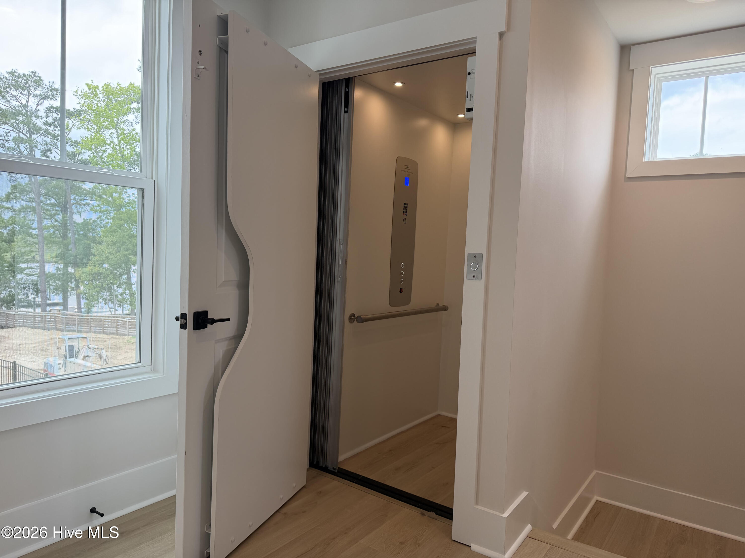 main property photo 11