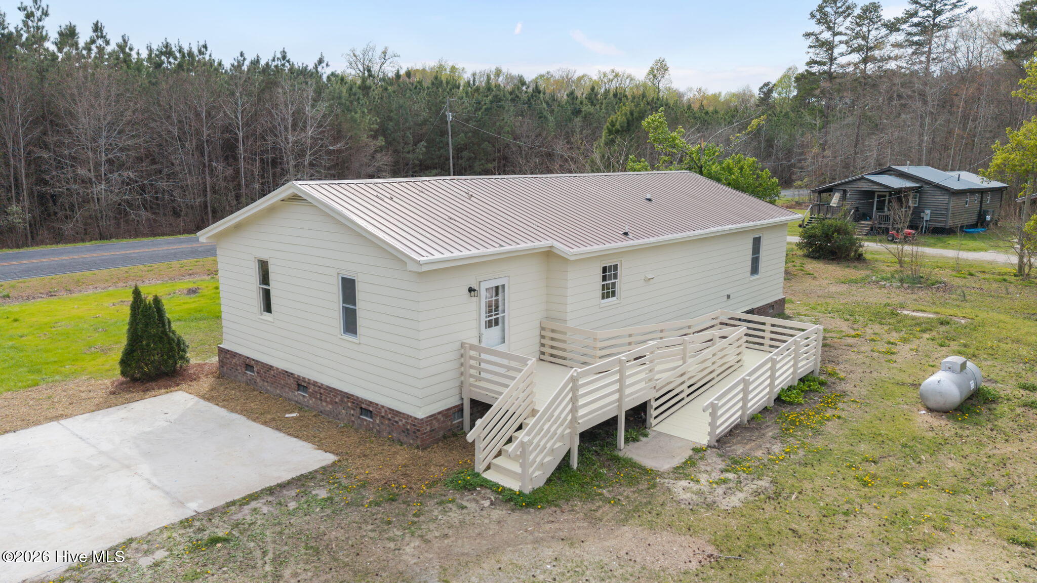 main property photo 32
