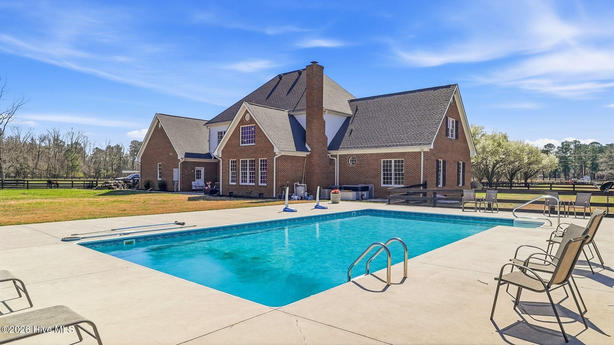 main property photo 40
