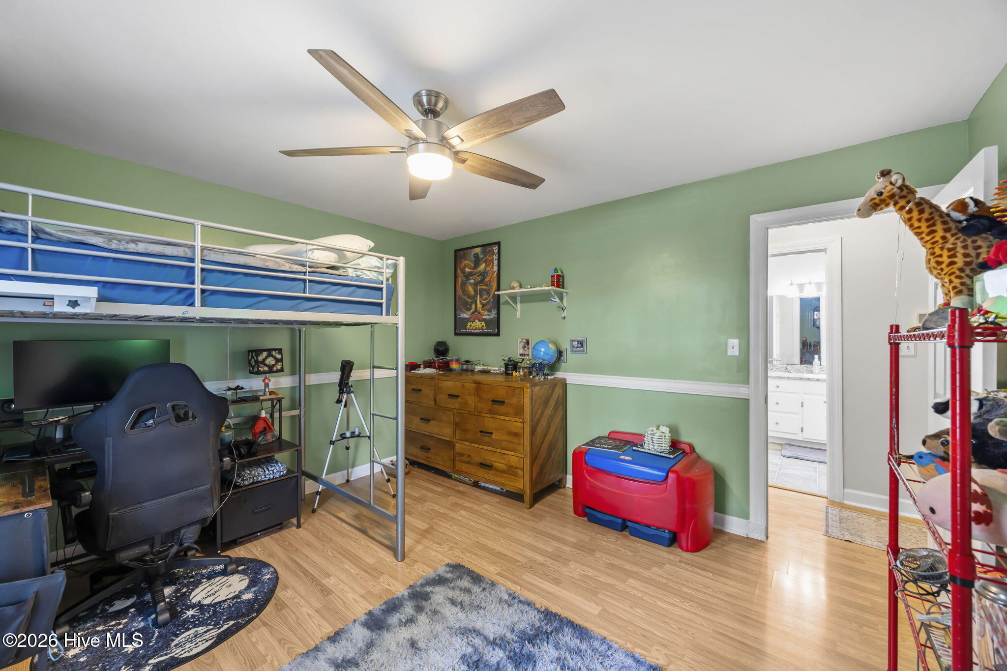 main property photo 16