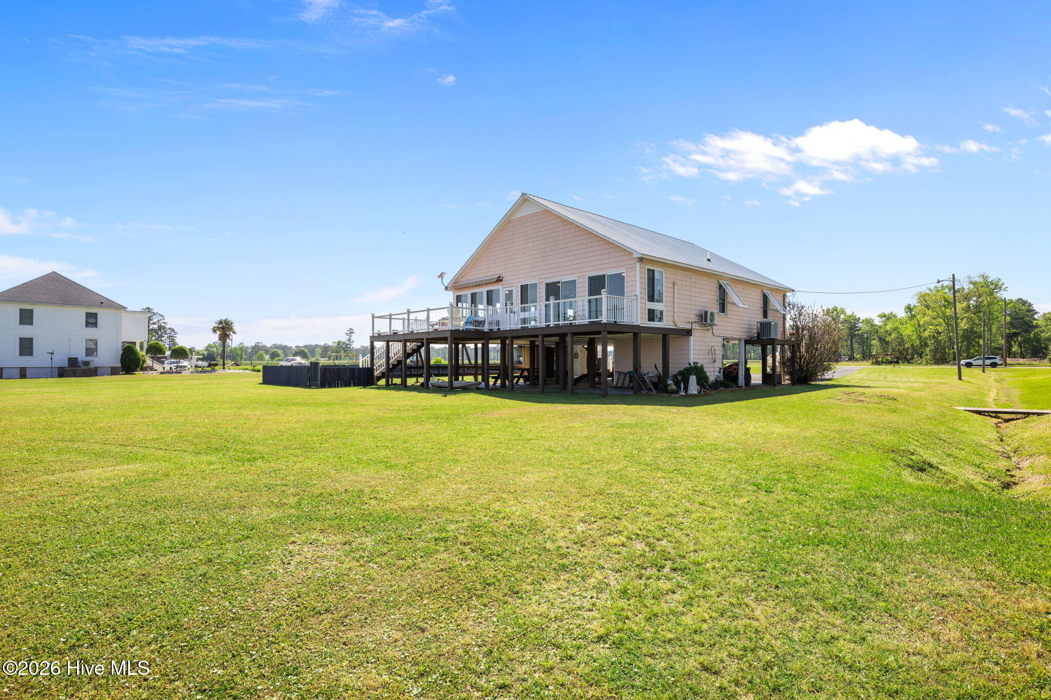 main property photo 40