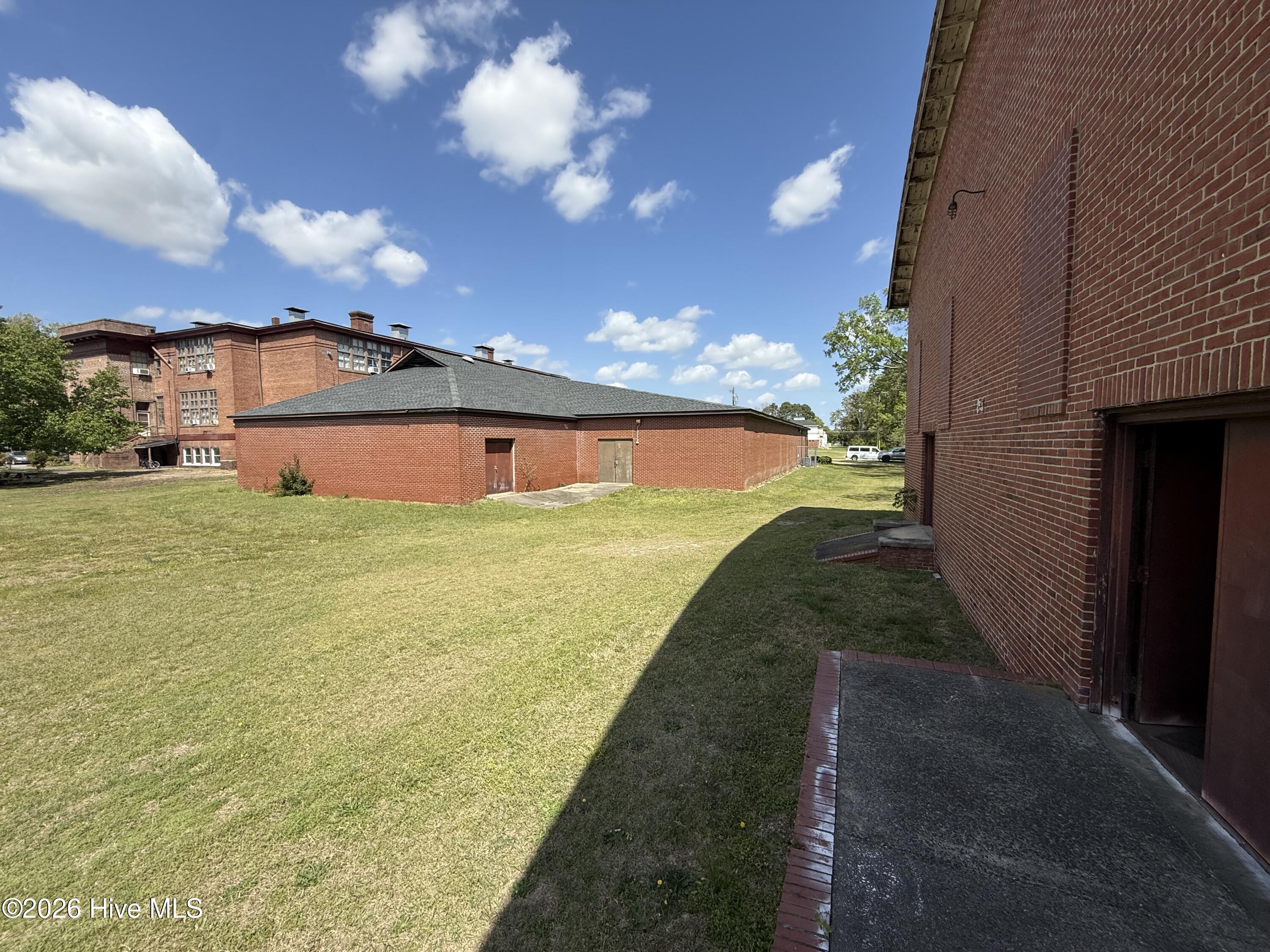 main property photo 8