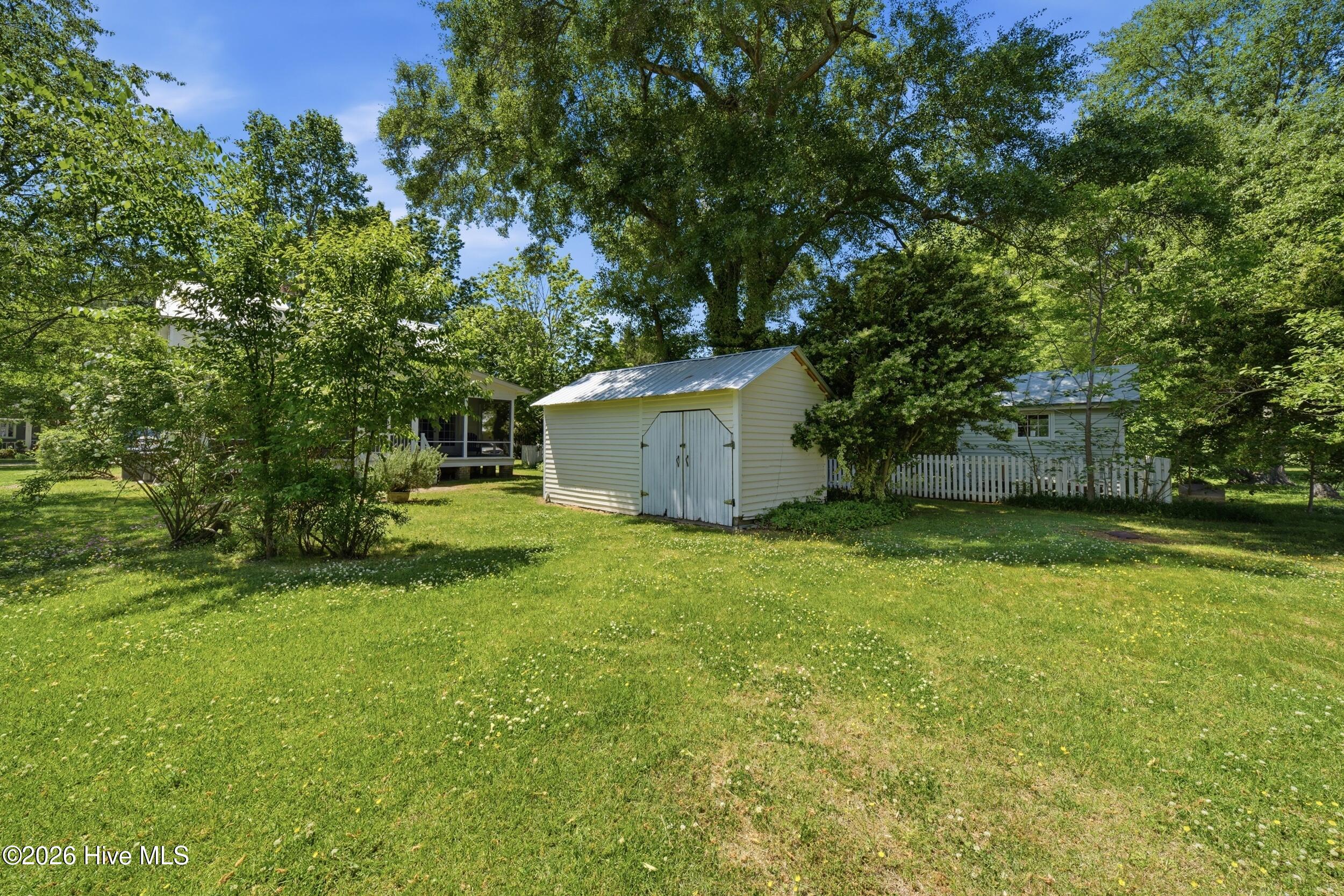 main property photo 37