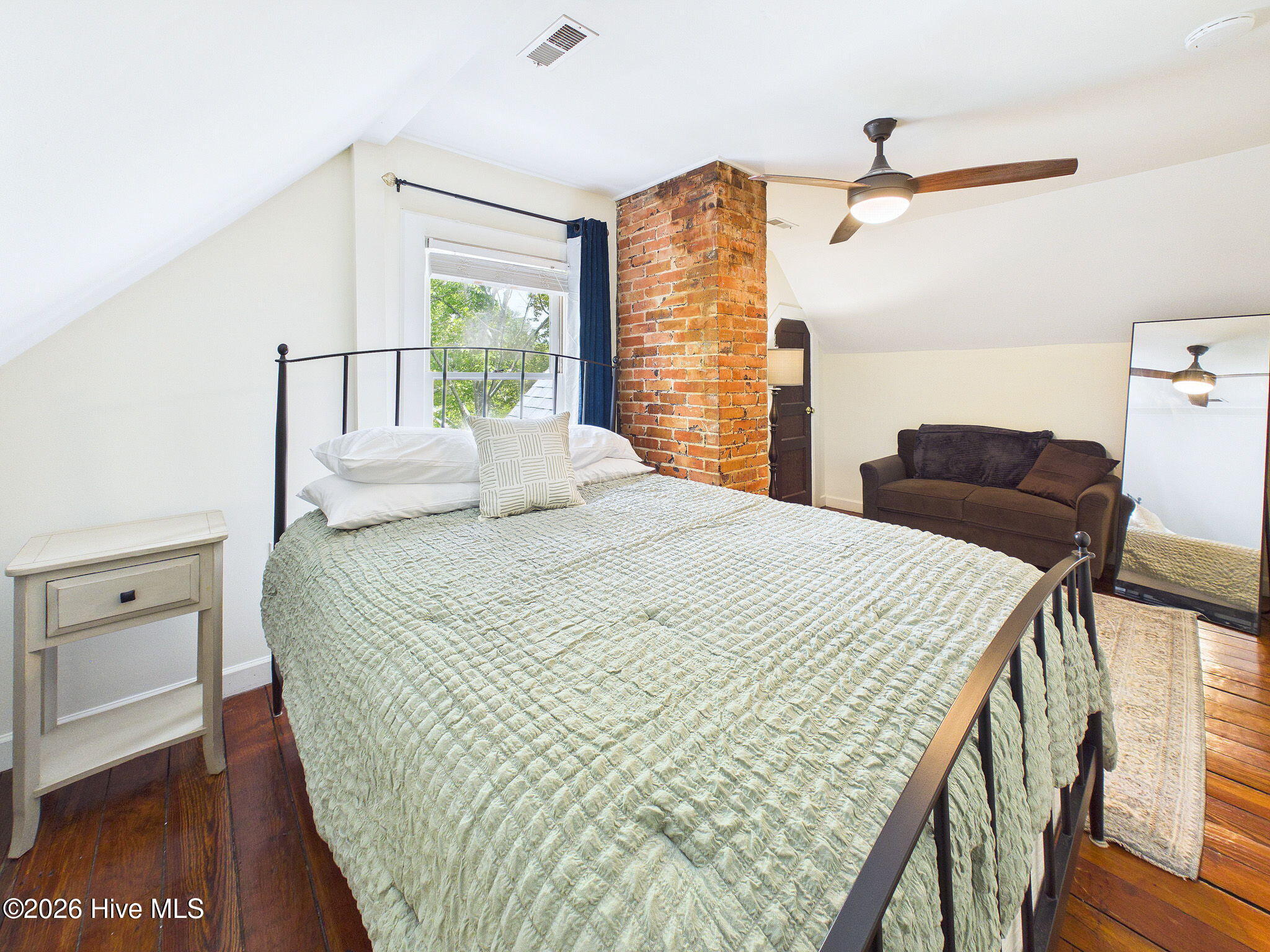 main property photo 76