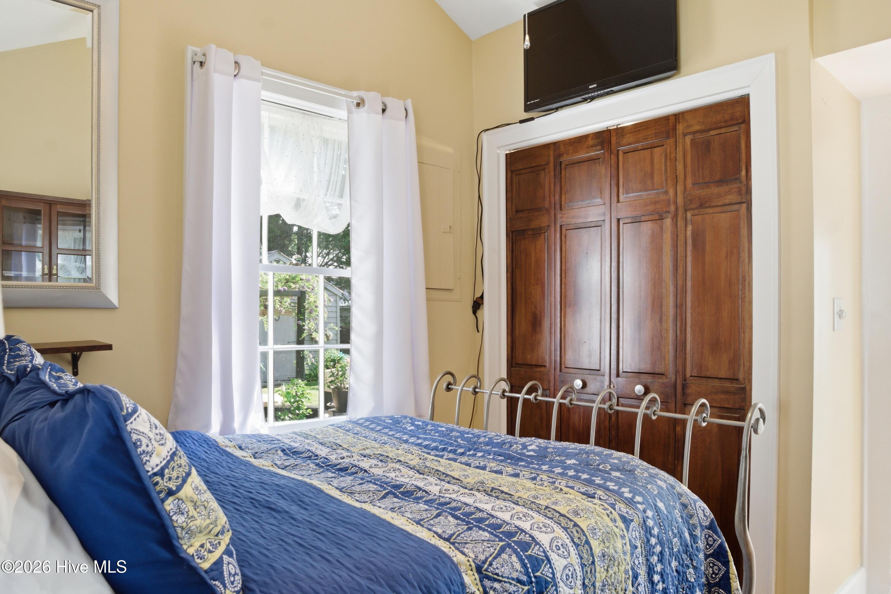 main property photo 18