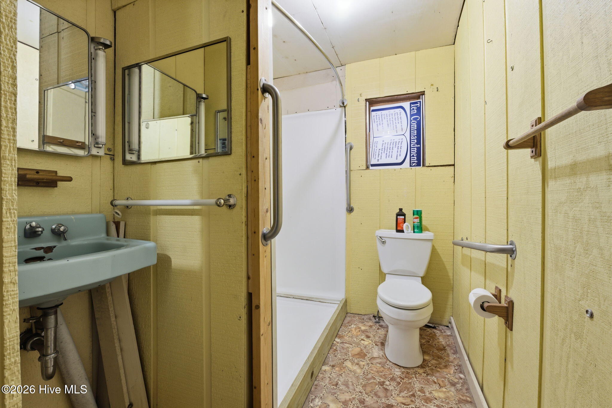 main property photo 28