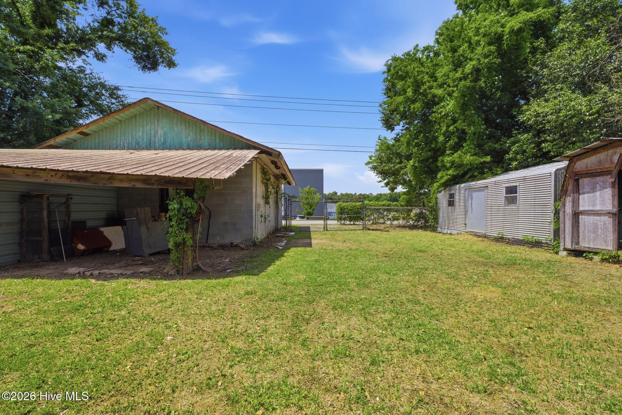 main property photo 32
