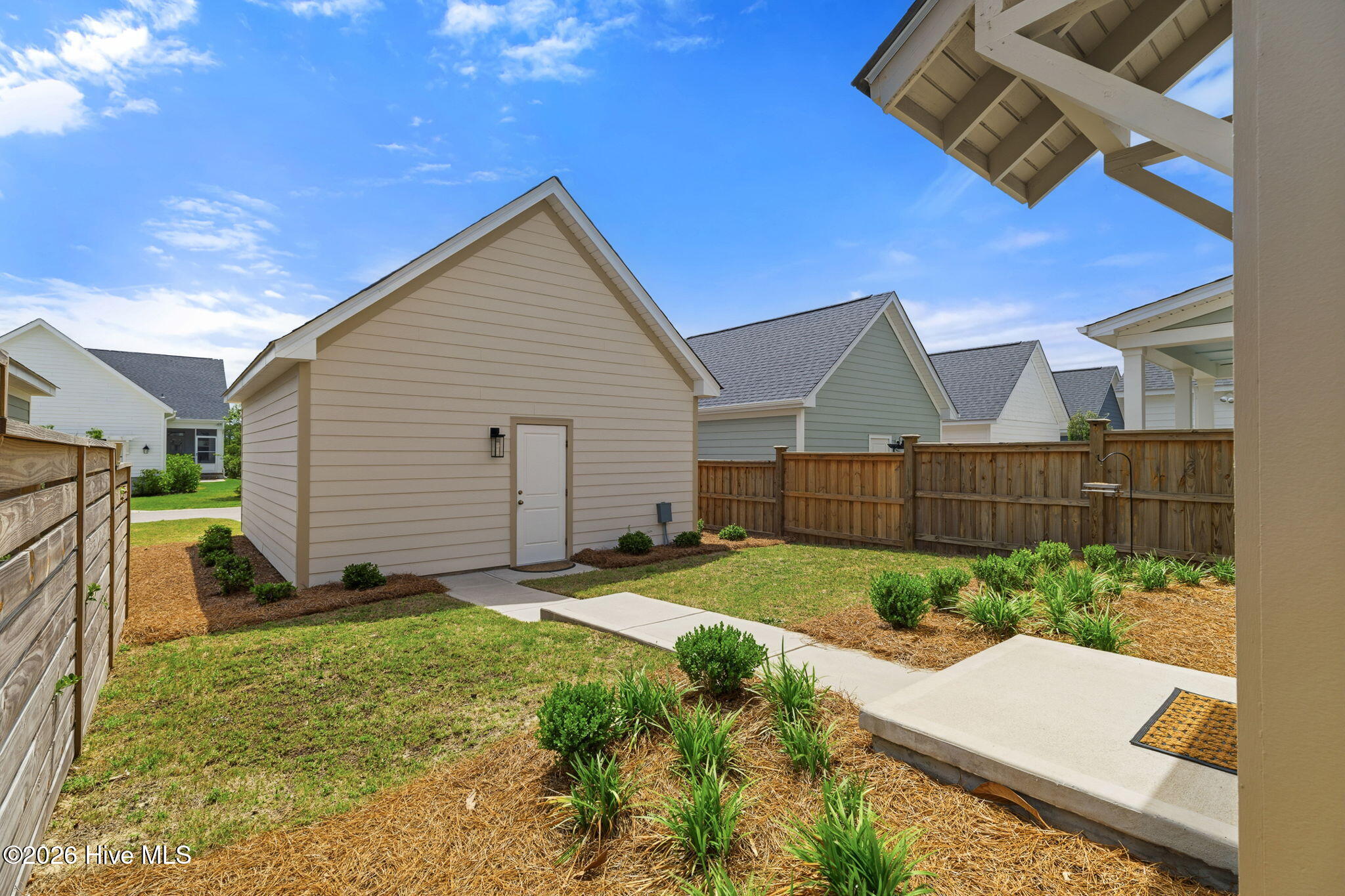 main property photo 32