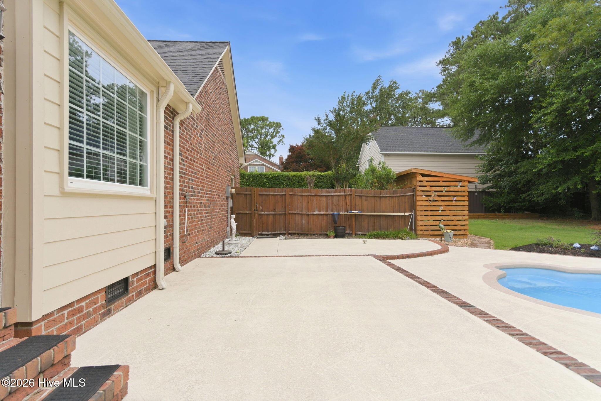 main property photo 40